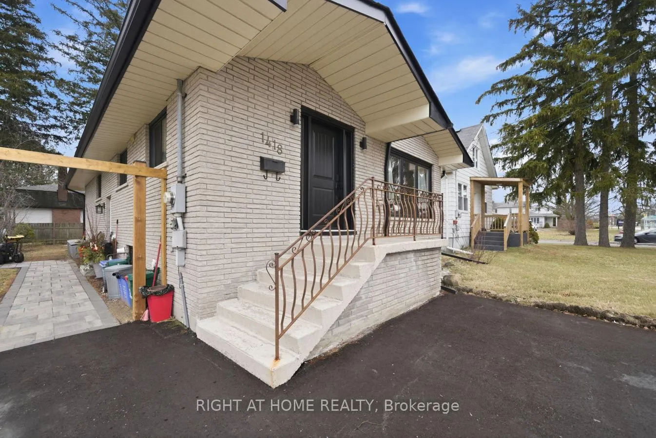 Photo 2 of 1418 Simcoe Street N, Oshawa, Samac — HOMEH