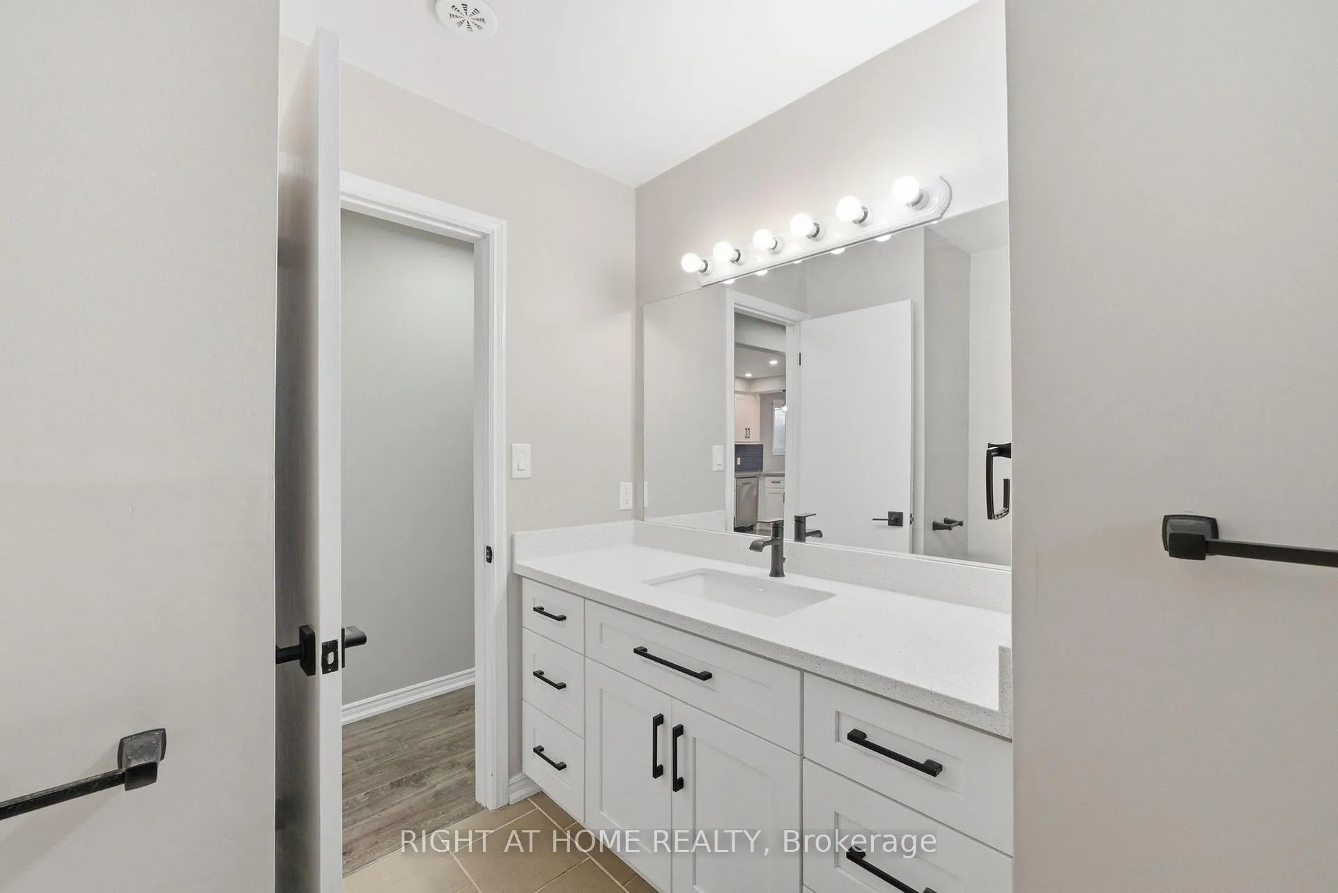 Photo 9 of 1418 Simcoe Street N, Oshawa, Samac — HOMEH