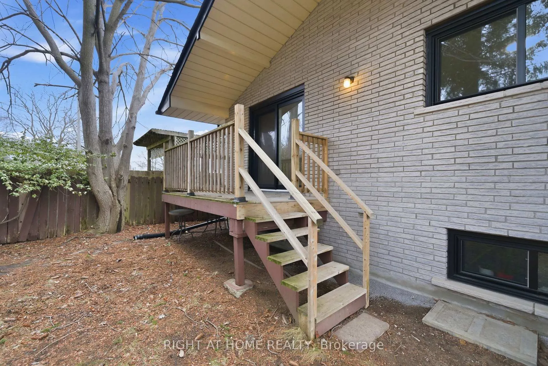 Photo 12 of 1418 Simcoe Street N, Oshawa, Samac — HOMEH