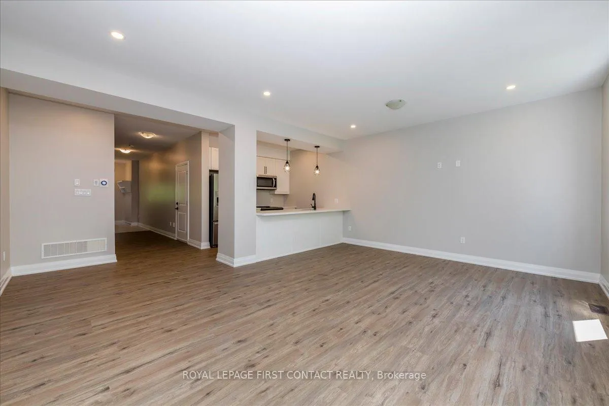 Photo 13 of 4 Stonehart Lane, Barrie, East Bayfield — HOMEH