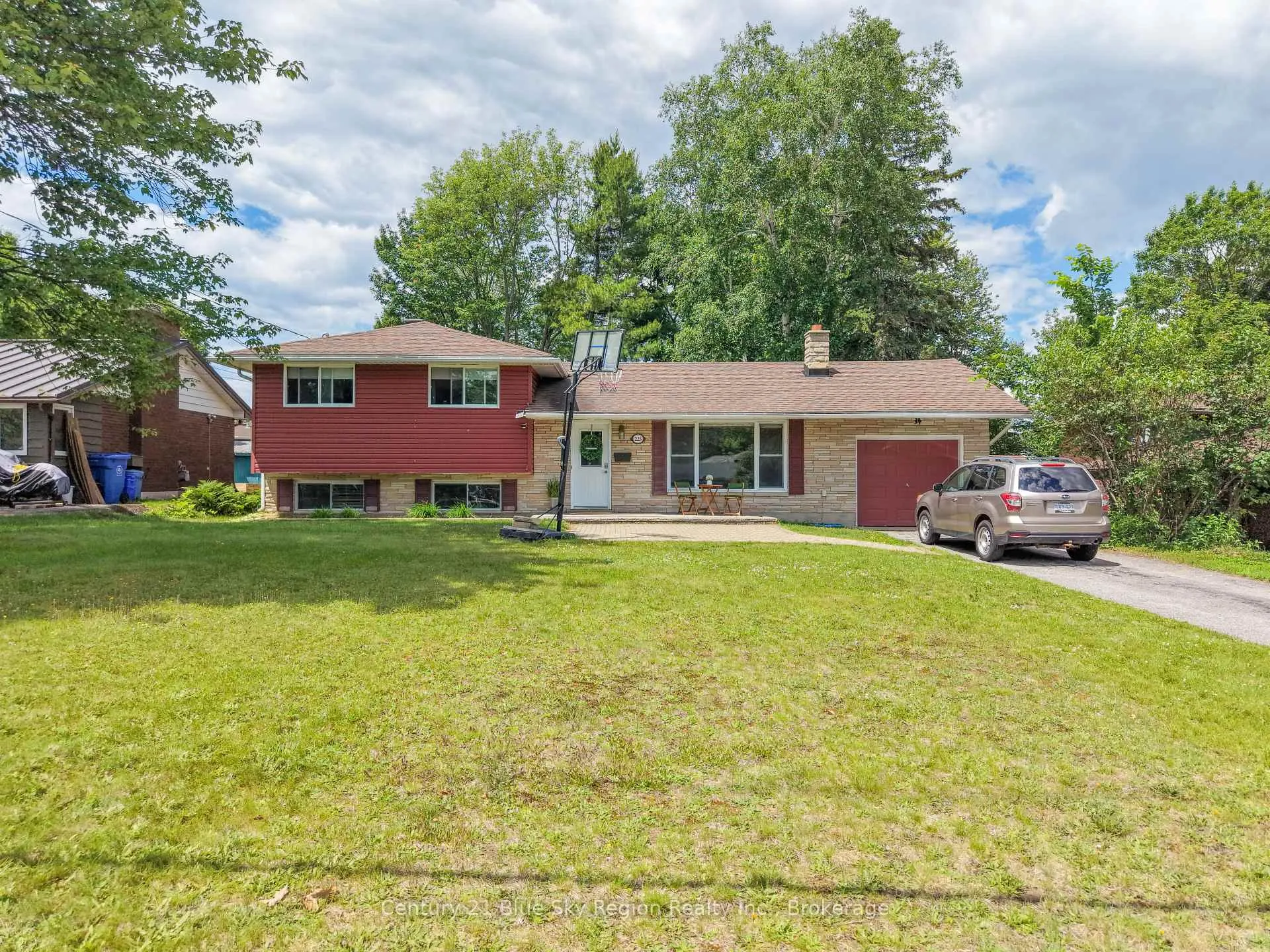 Photo 1 of 225 Reginald Road, North Bay, Birchaven — HOMEH