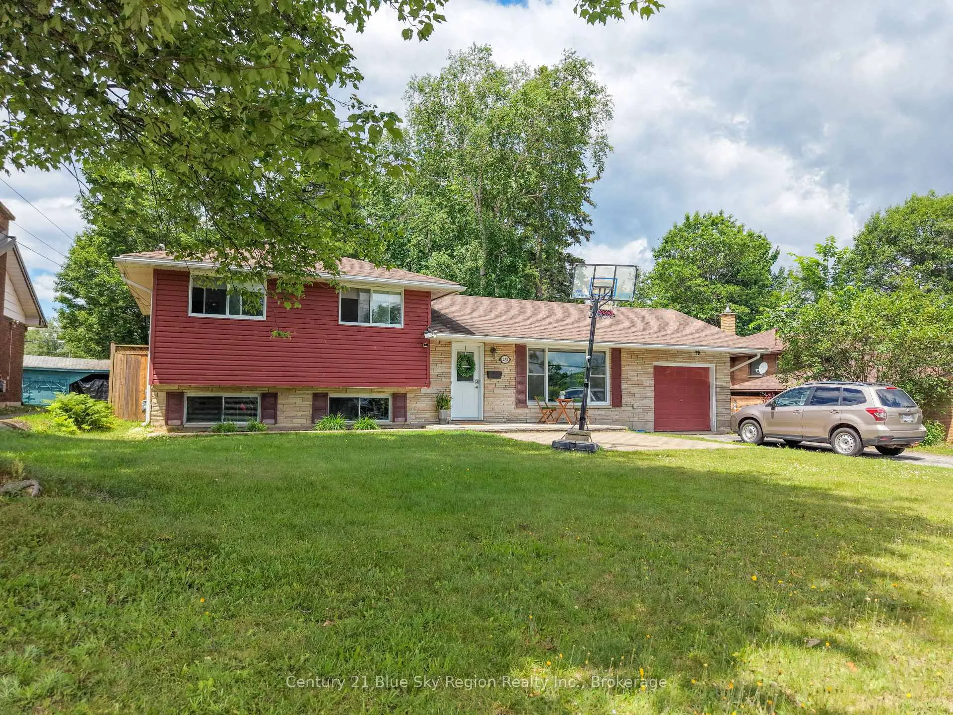 Photo 2 of 225 Reginald Road, North Bay, Birchaven — HOMEH