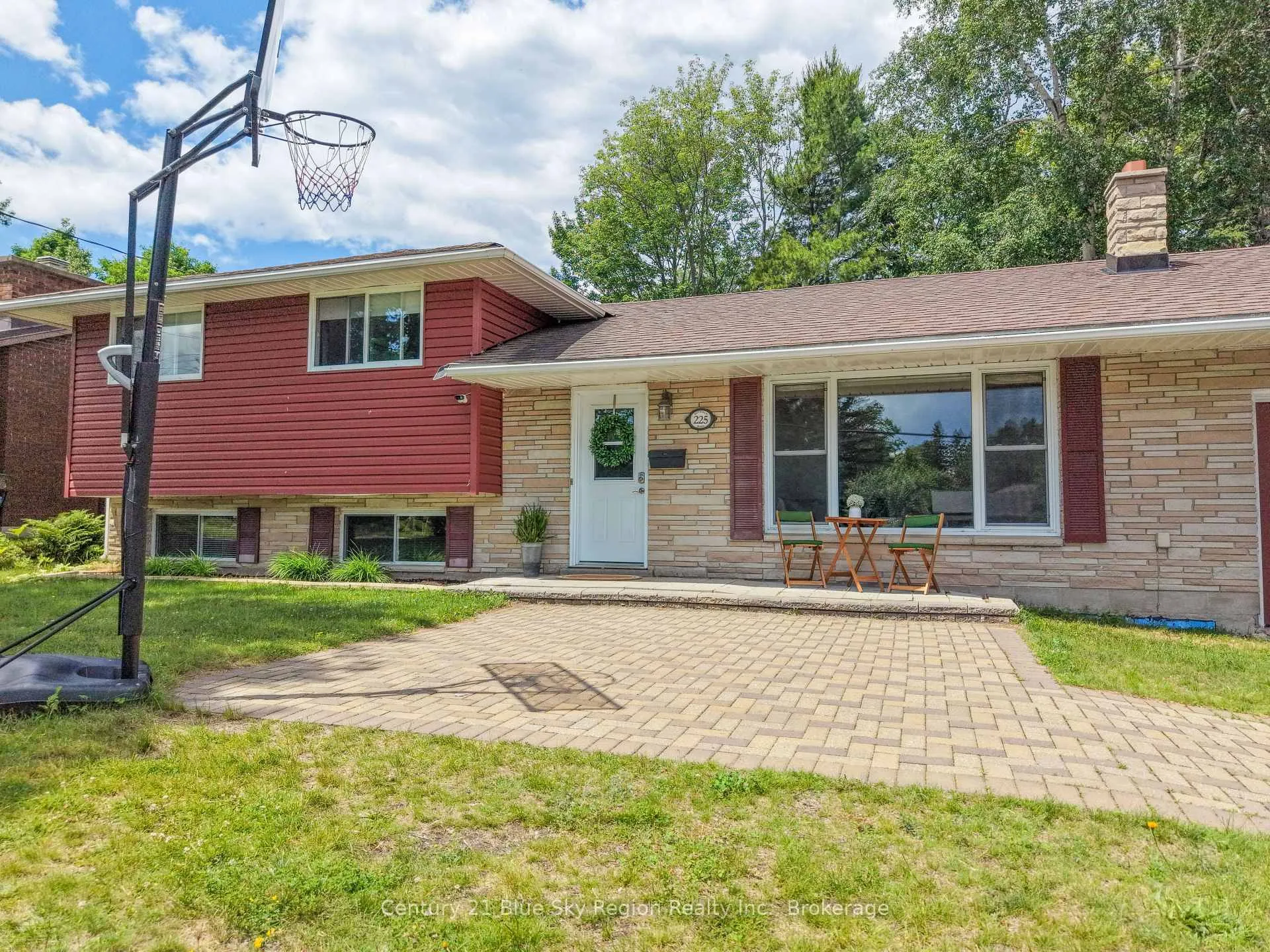 Photo 3 of 225 Reginald Road, North Bay, Birchaven — HOMEH