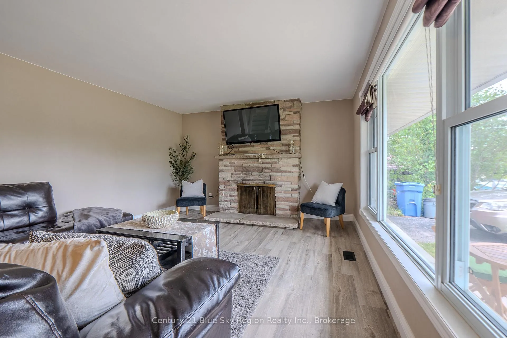 Photo 8 of 225 Reginald Road, North Bay, Birchaven — HOMEH