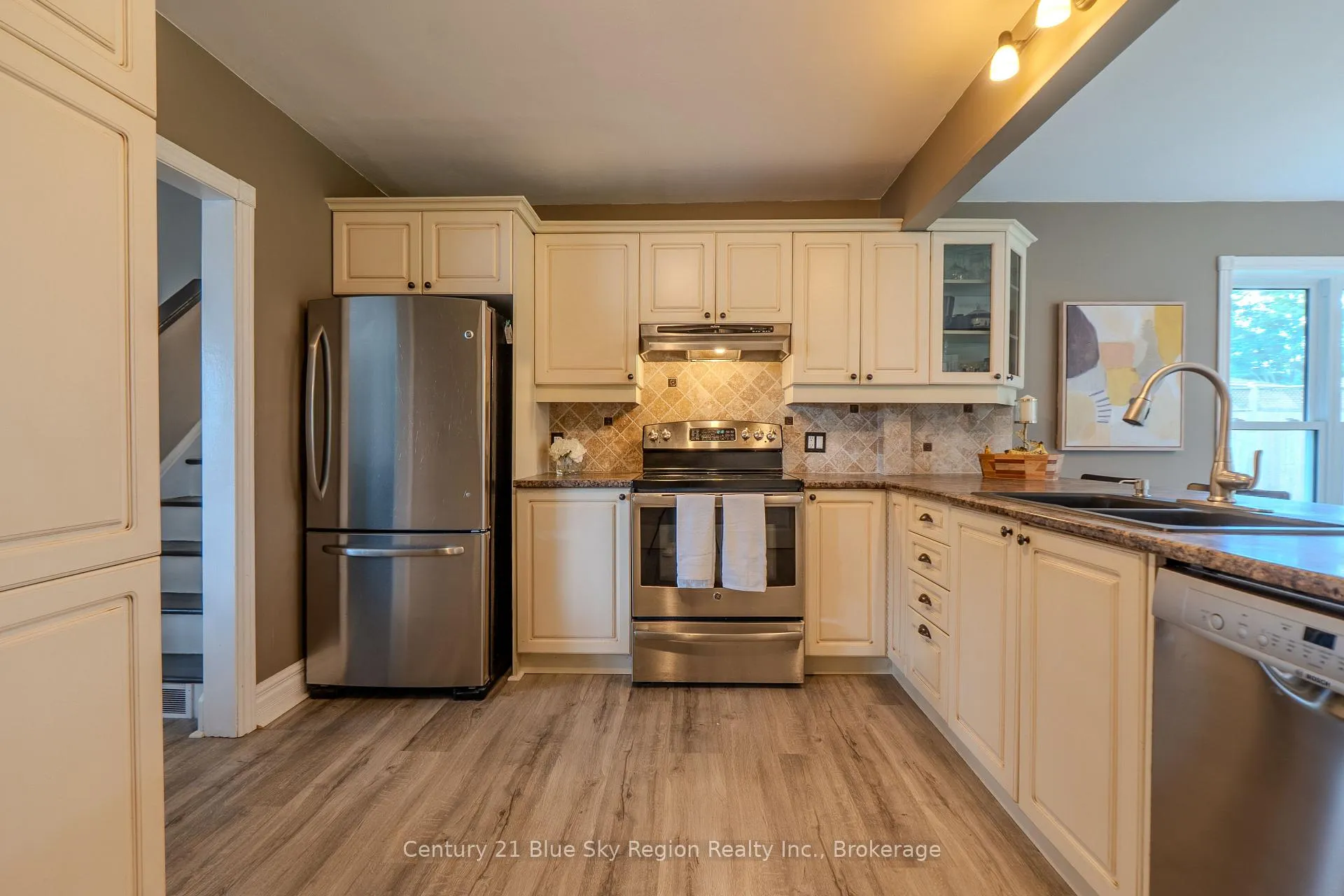 Photo 10 of 225 Reginald Road, North Bay, Birchaven — HOMEH