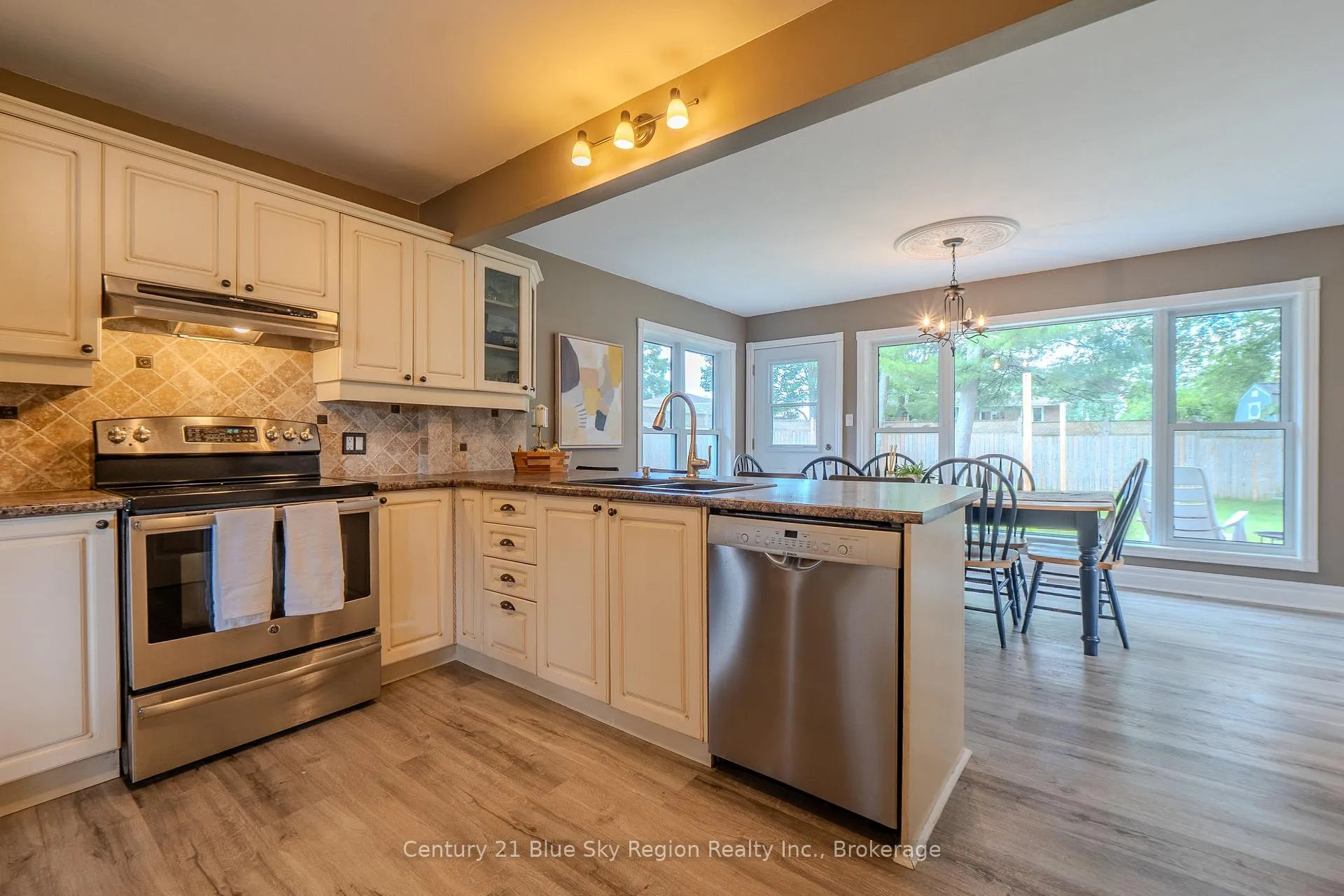 Photo 11 of 225 Reginald Road, North Bay, Birchaven — HOMEH