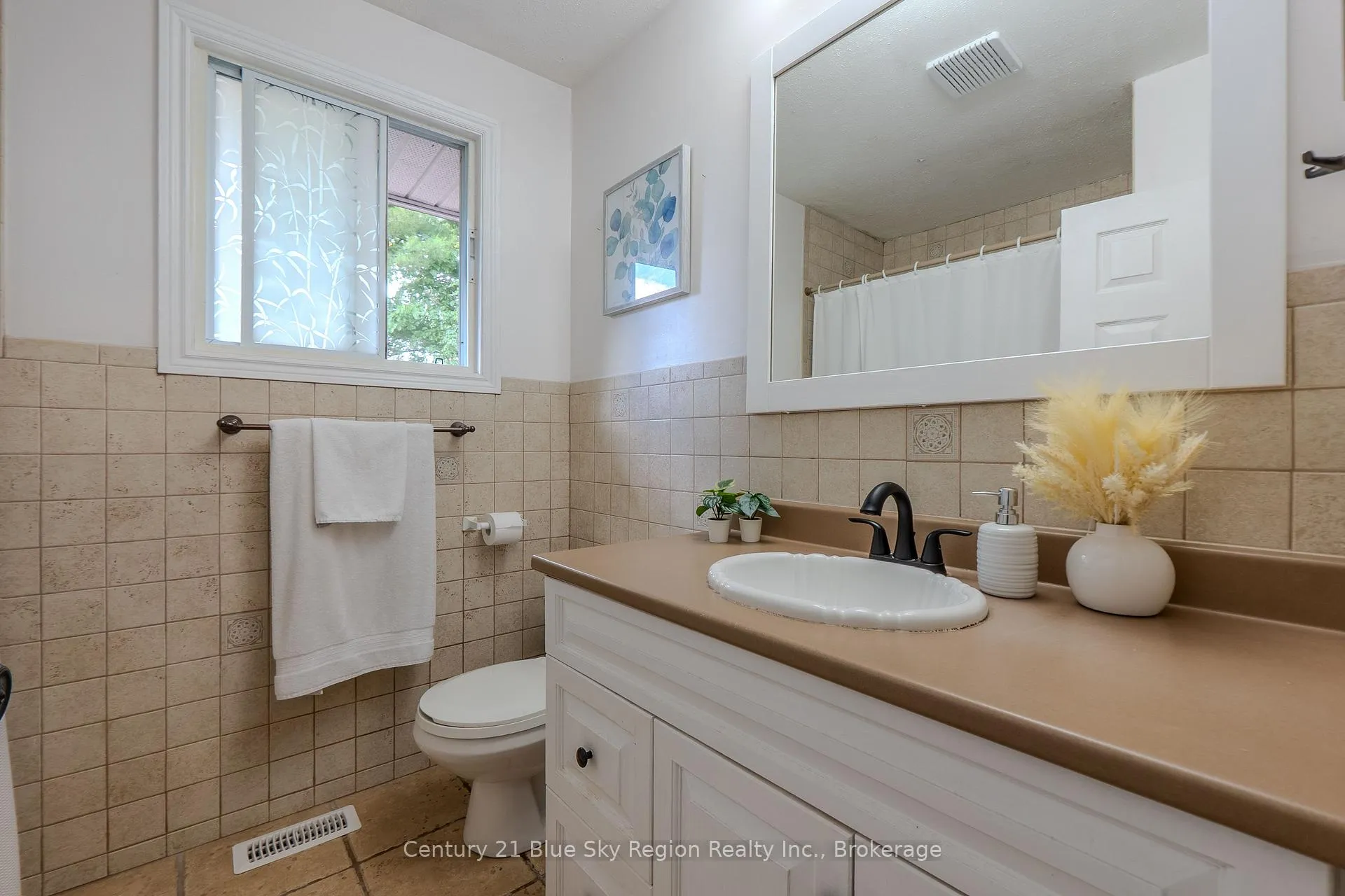 Photo 21 of 225 Reginald Road, North Bay, Birchaven — HOMEH