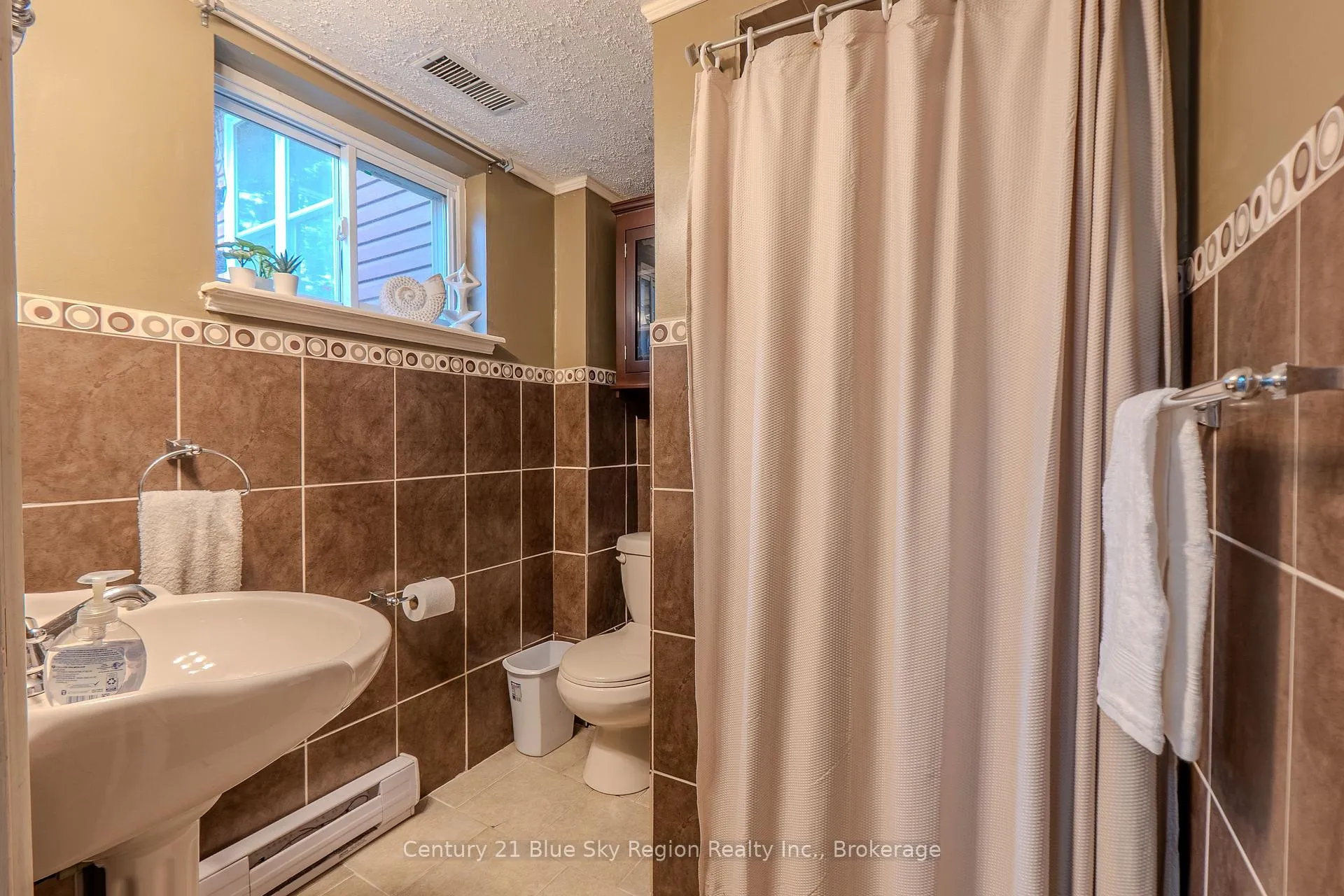 Photo 29 of 225 Reginald Road, North Bay, Birchaven — HOMEH