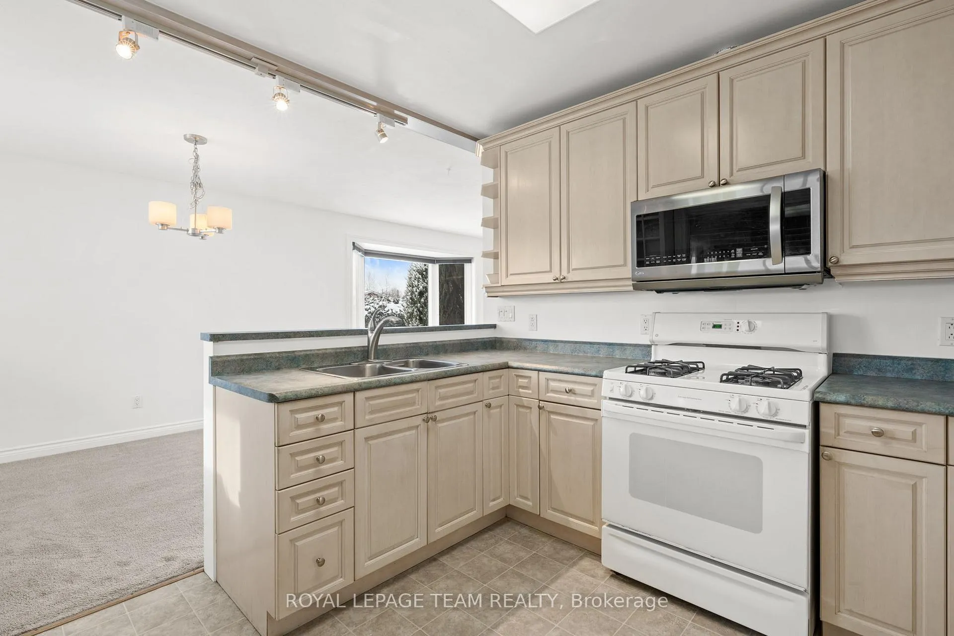 Photo 17 of 3 Domus Crescent, Ottawa, Lynwood Village — HOMEH