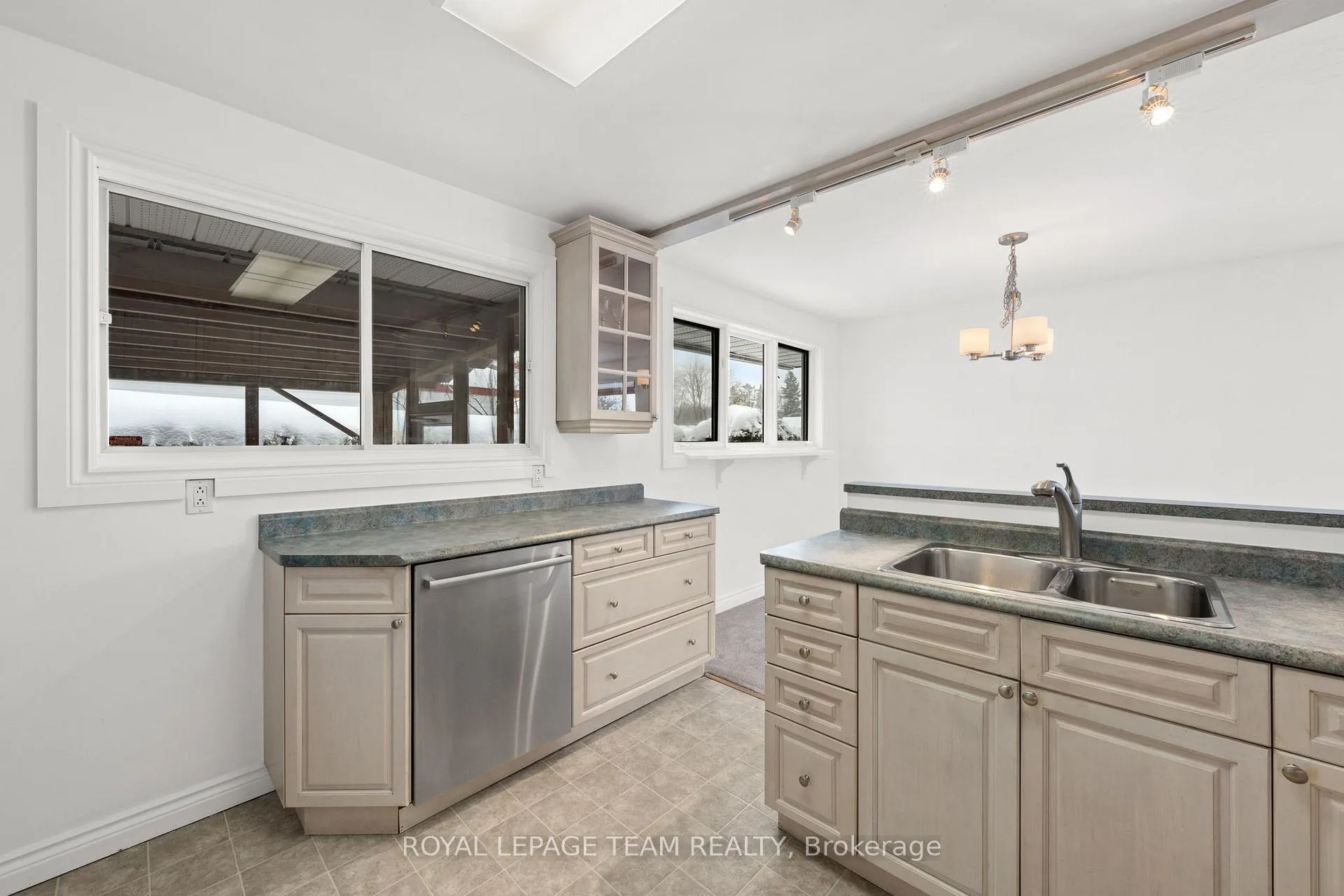 Photo 18 of 3 Domus Crescent, Ottawa, Lynwood Village — HOMEH