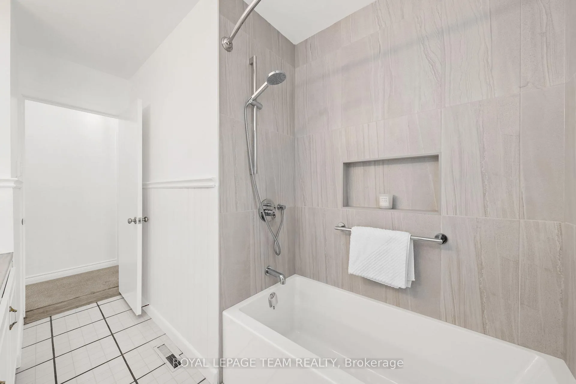 Photo 29 of 3 Domus Crescent, Ottawa, Lynwood Village — HOMEH