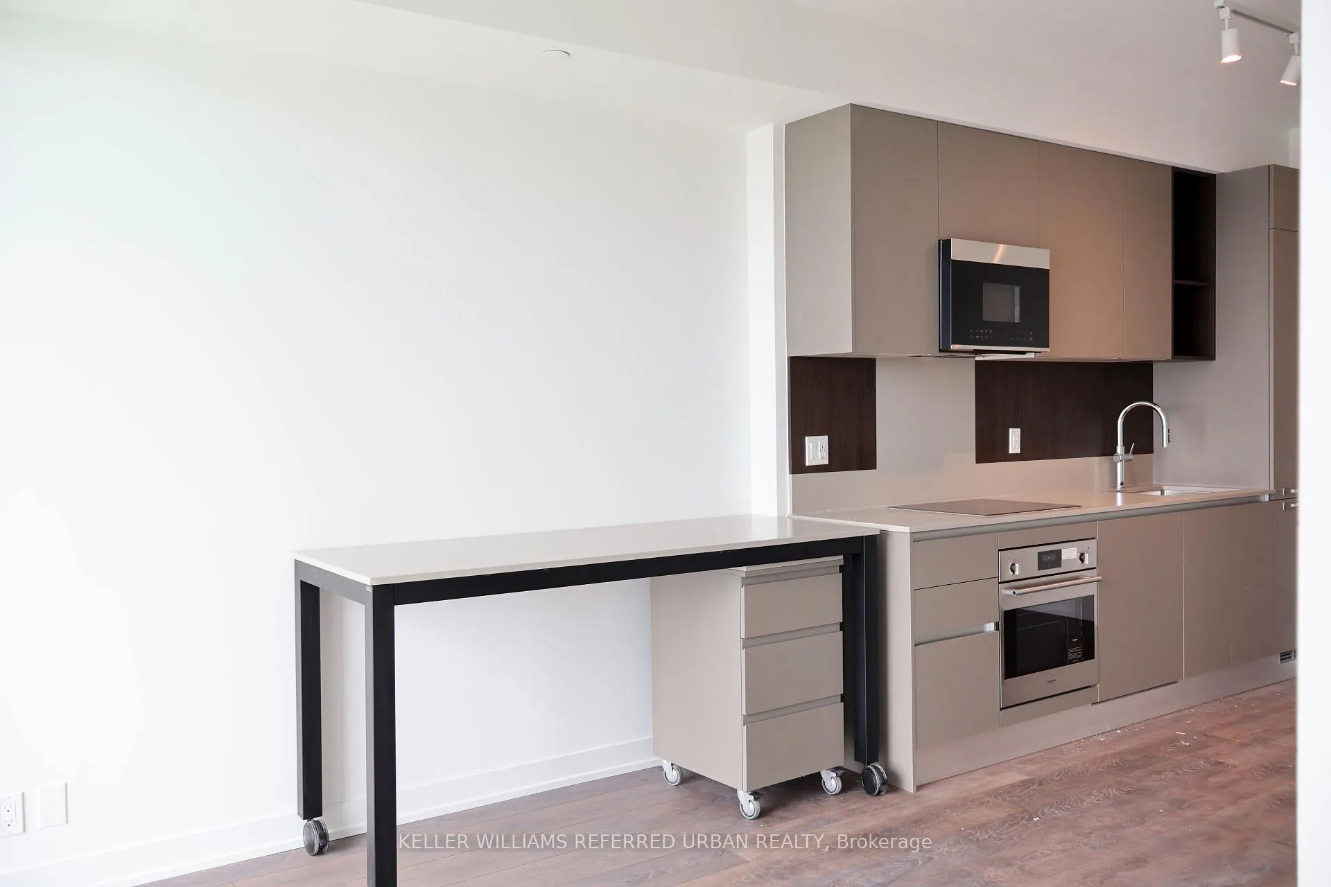 Photo 6 of Unit 1209, 39 Mary Street, Barrie, City Centre — HOMEH