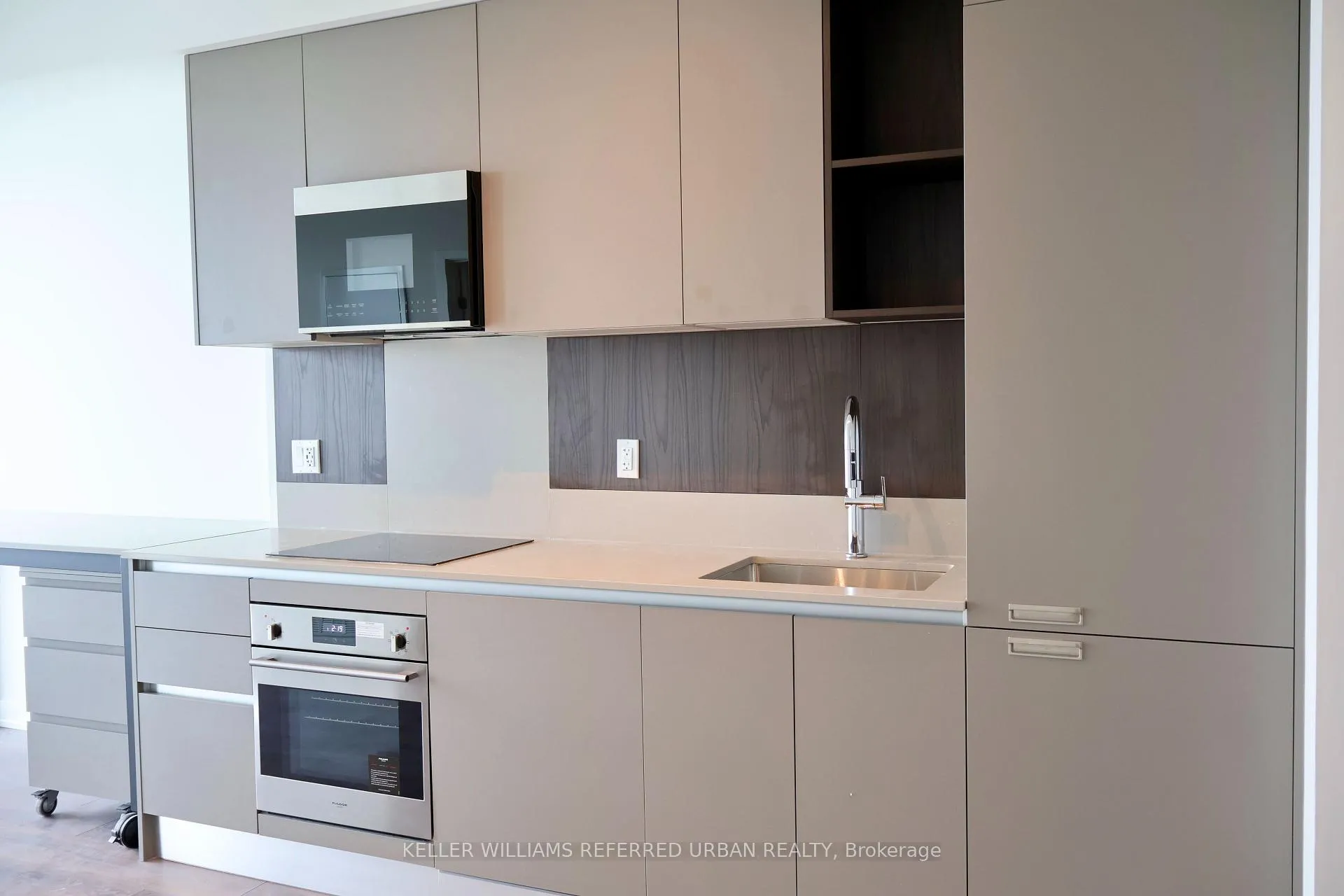 Photo 8 of Unit 1209, 39 Mary Street, Barrie, City Centre — HOMEH