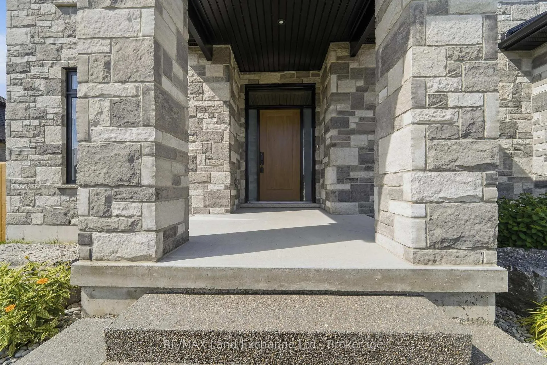 Photo 5 of 949 Bogdanovic Way, Huron-Kinloss — HOMEH