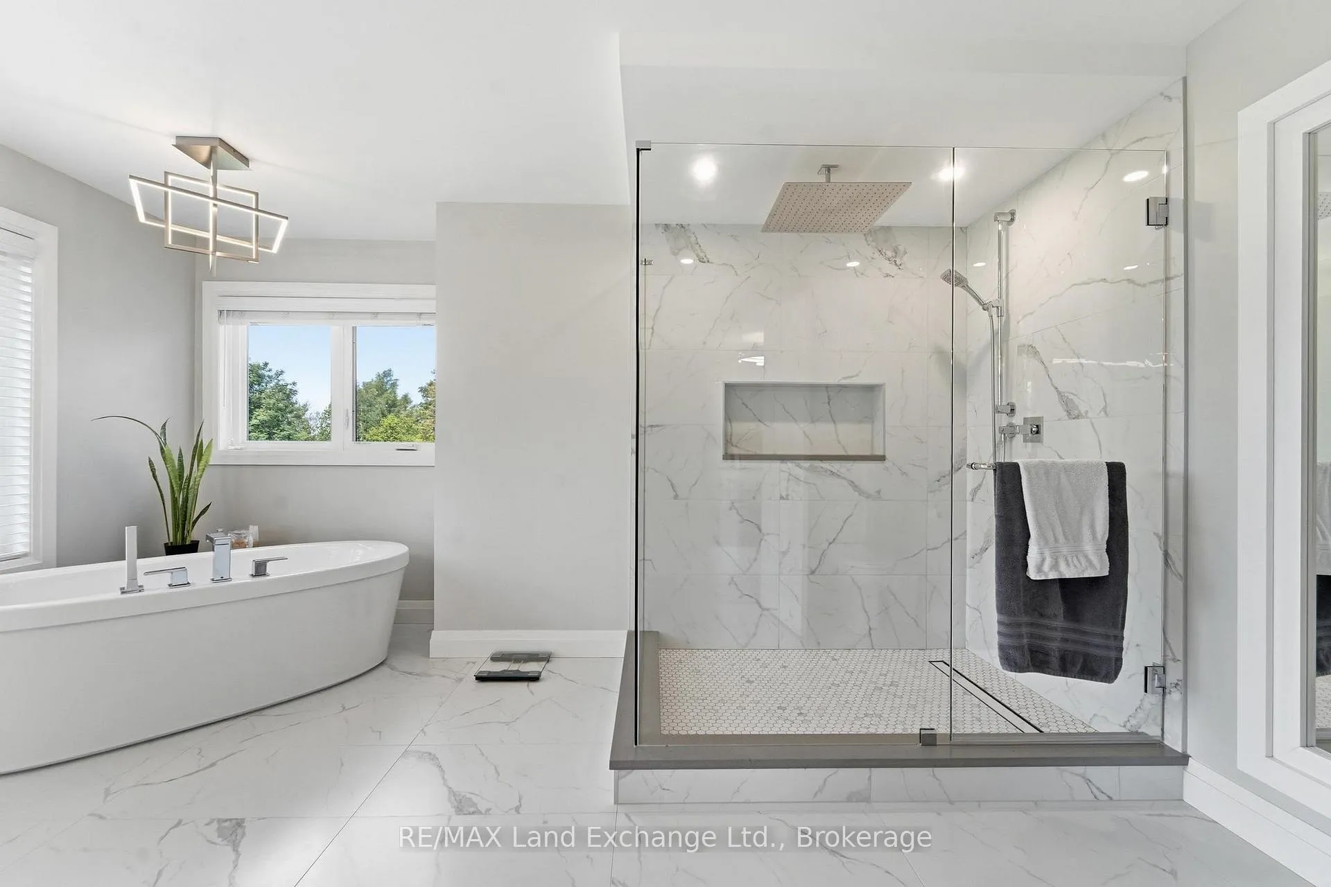 Photo 35 of 949 Bogdanovic Way, Huron-Kinloss — HOMEH