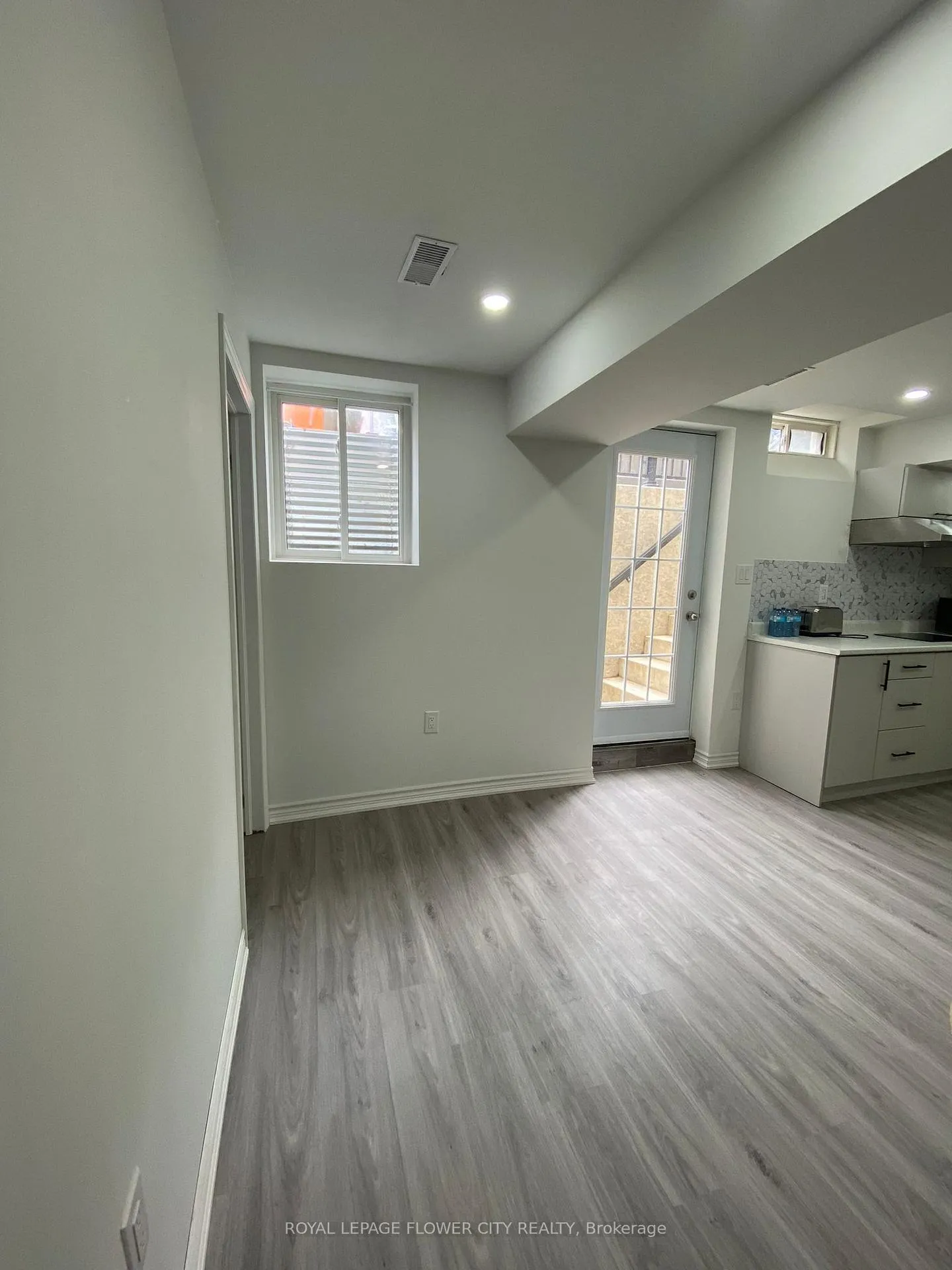 Photo 3 of Unit Basement, 29 Marshmarigold Drive, Brampton, Fletcher's Meadow — HOMEH