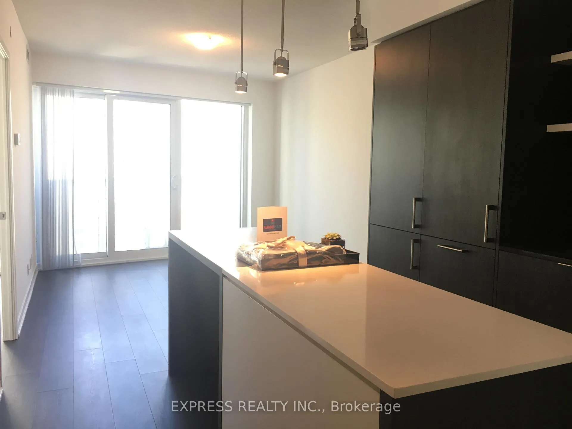 Photo 4 of Unit 3103, 100 Harbour Street, Toronto, Waterfront Communities — HOMEH