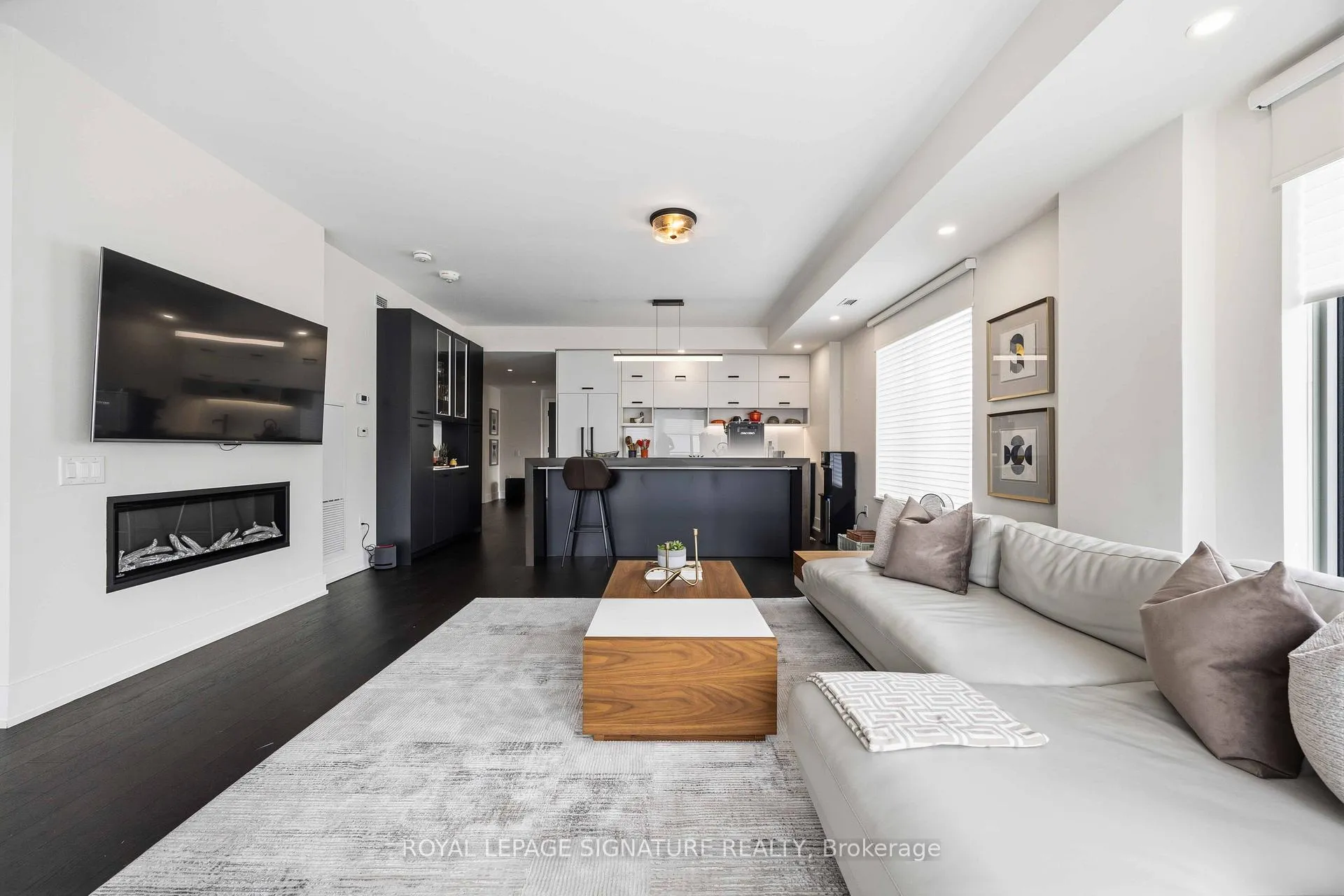 Photo 6 of Unit 405, 1888 Queen Street E, Toronto, The Beaches — HOMEH