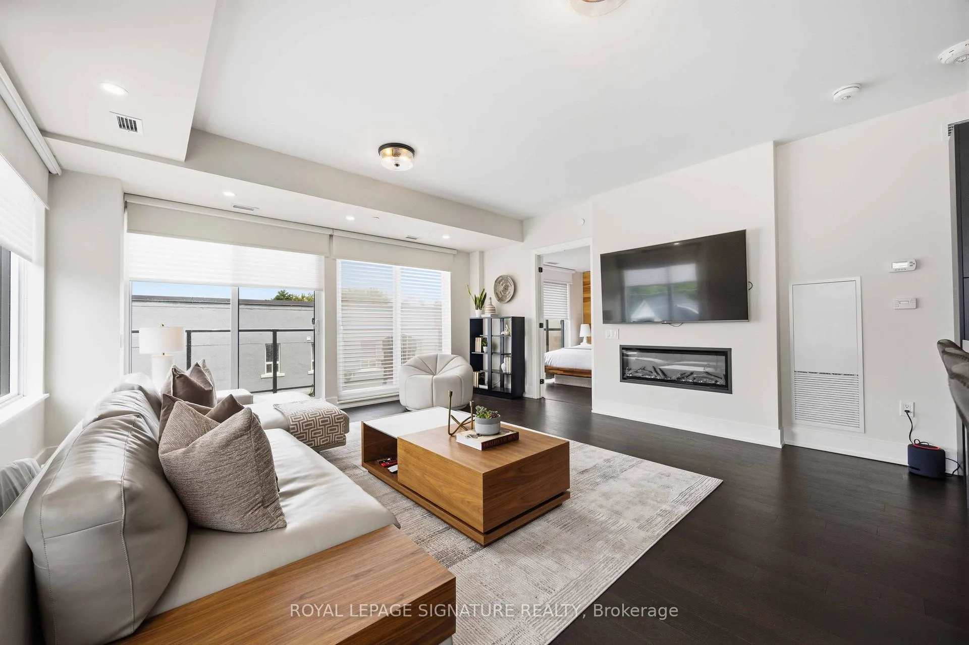 Photo 8 of Unit 405, 1888 Queen Street E, Toronto, The Beaches — HOMEH