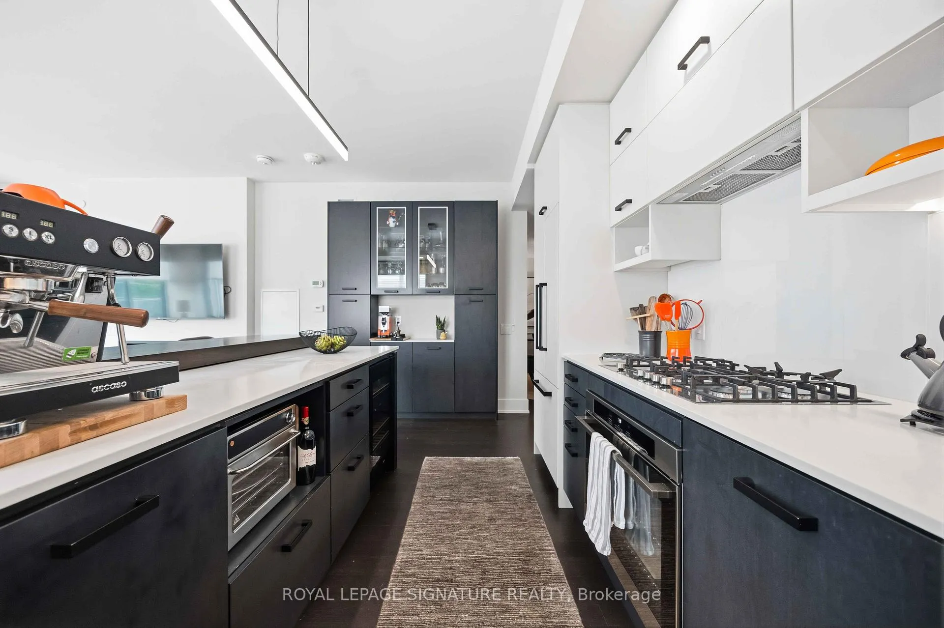 Photo 10 of Unit 405, 1888 Queen Street E, Toronto, The Beaches — HOMEH