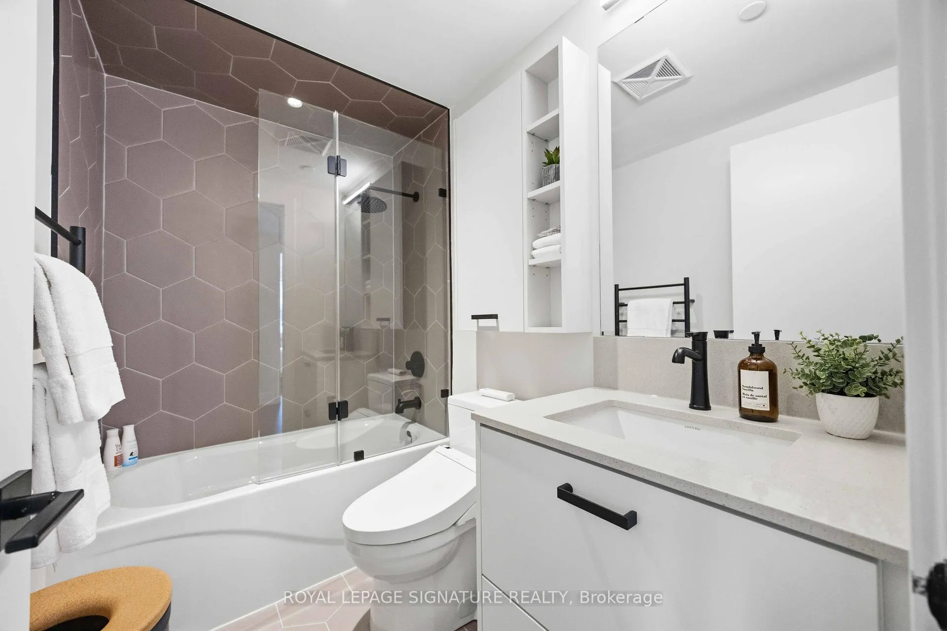 Photo 21 of Unit 405, 1888 Queen Street E, Toronto, The Beaches — HOMEH
