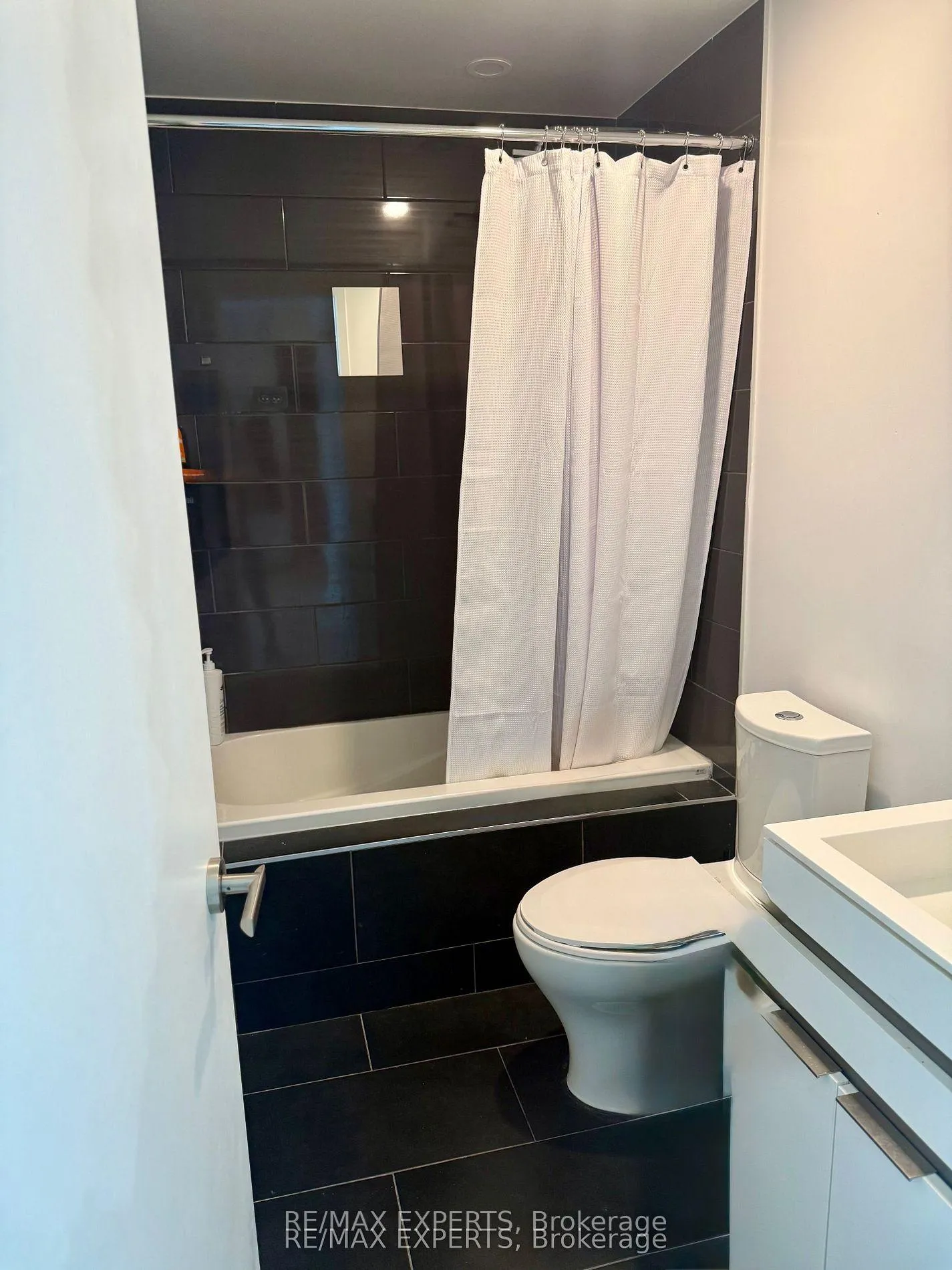 Photo 13 of Unit 3414, 197 Yonge Street, Toronto, Church-Yonge Corridor — HOMEH