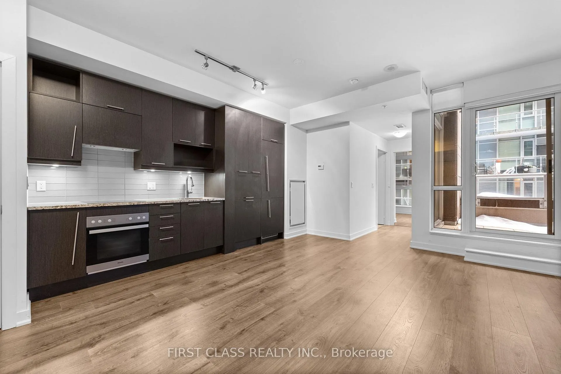 Photo 3 of Unit 304, 30 Nelson Street, Toronto, Waterfront Communities — HOMEH