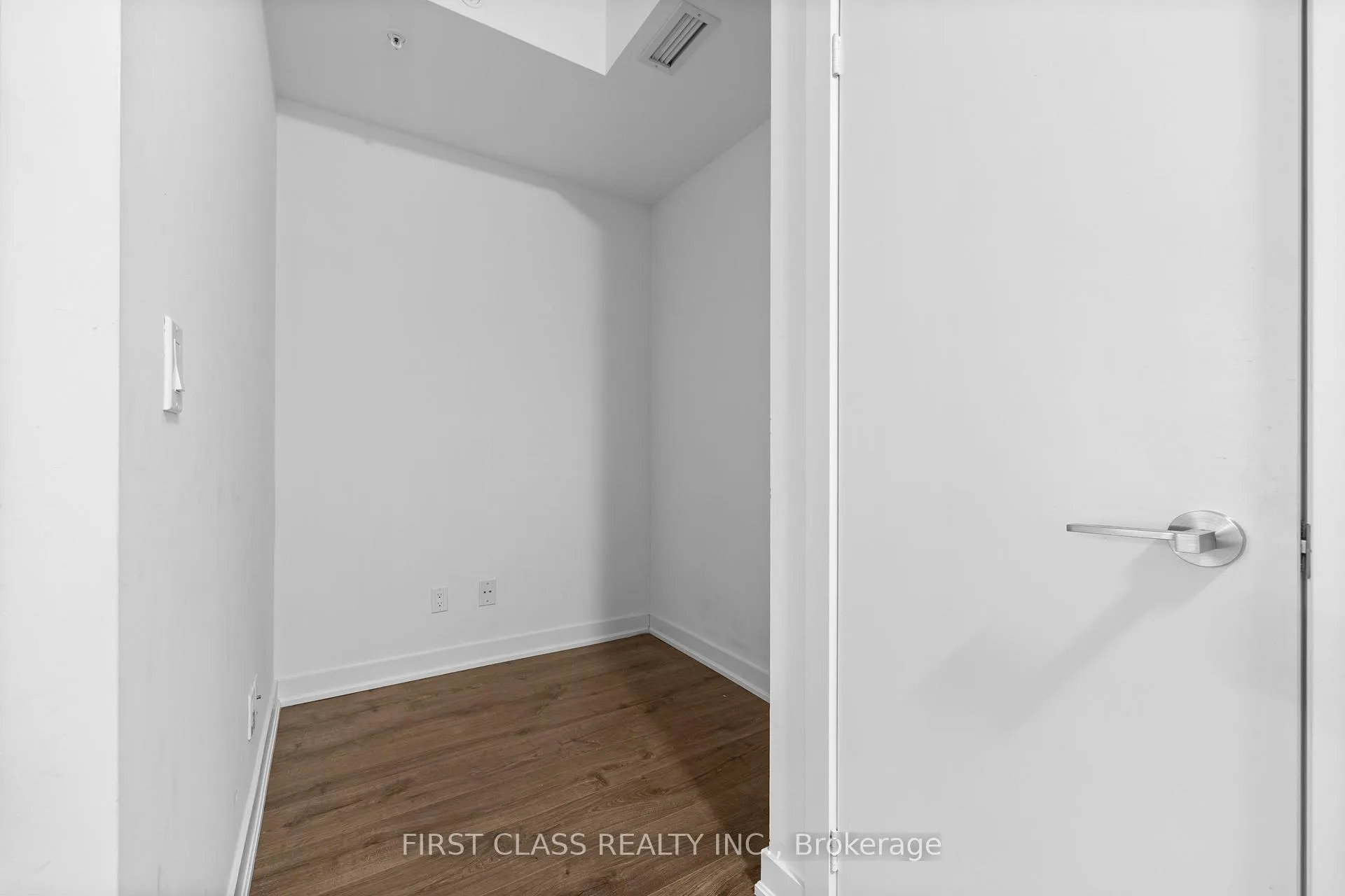 Photo 5 of Unit 304, 30 Nelson Street, Toronto, Waterfront Communities — HOMEH