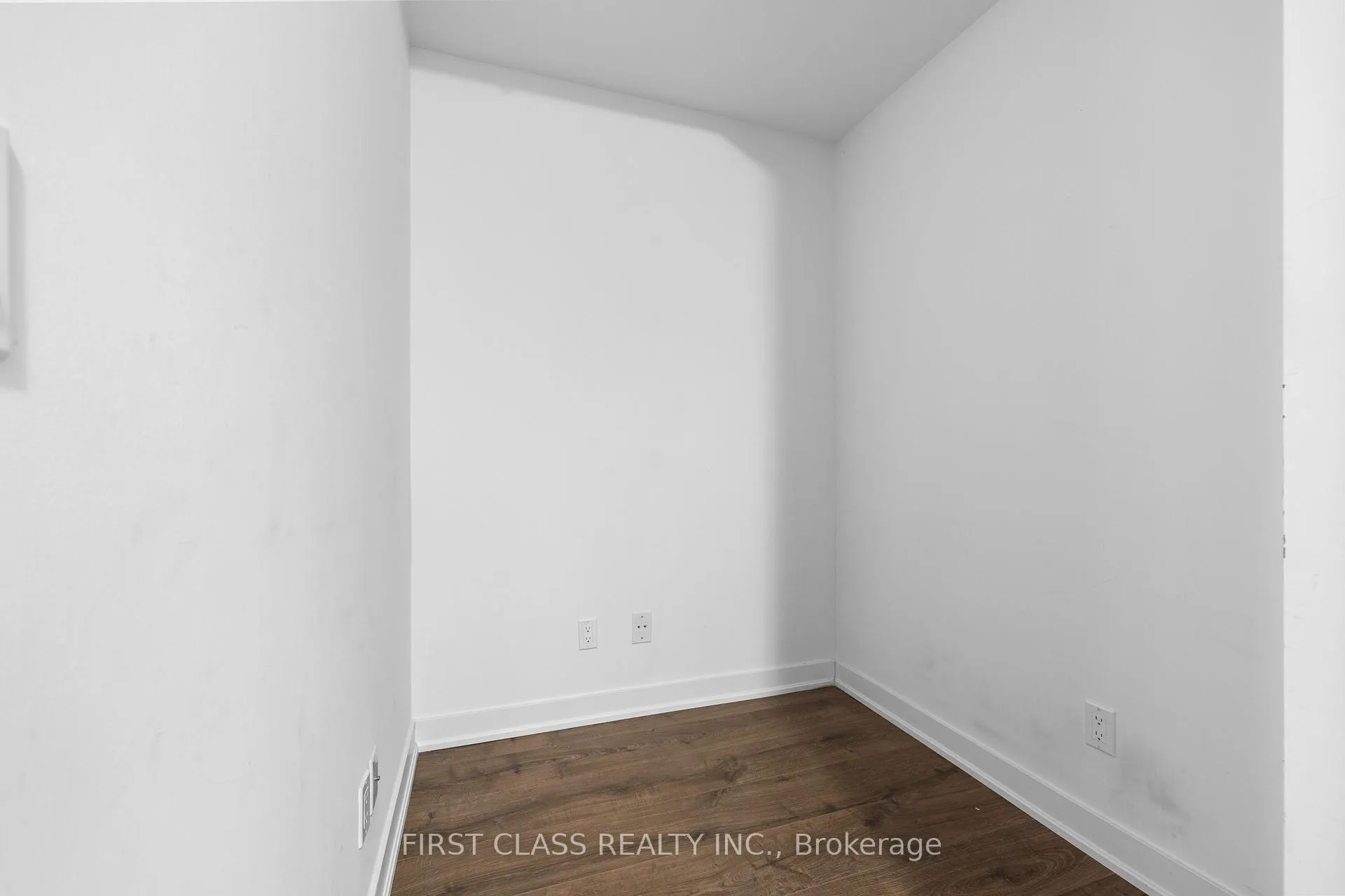 Photo 6 of Unit 304, 30 Nelson Street, Toronto, Waterfront Communities — HOMEH