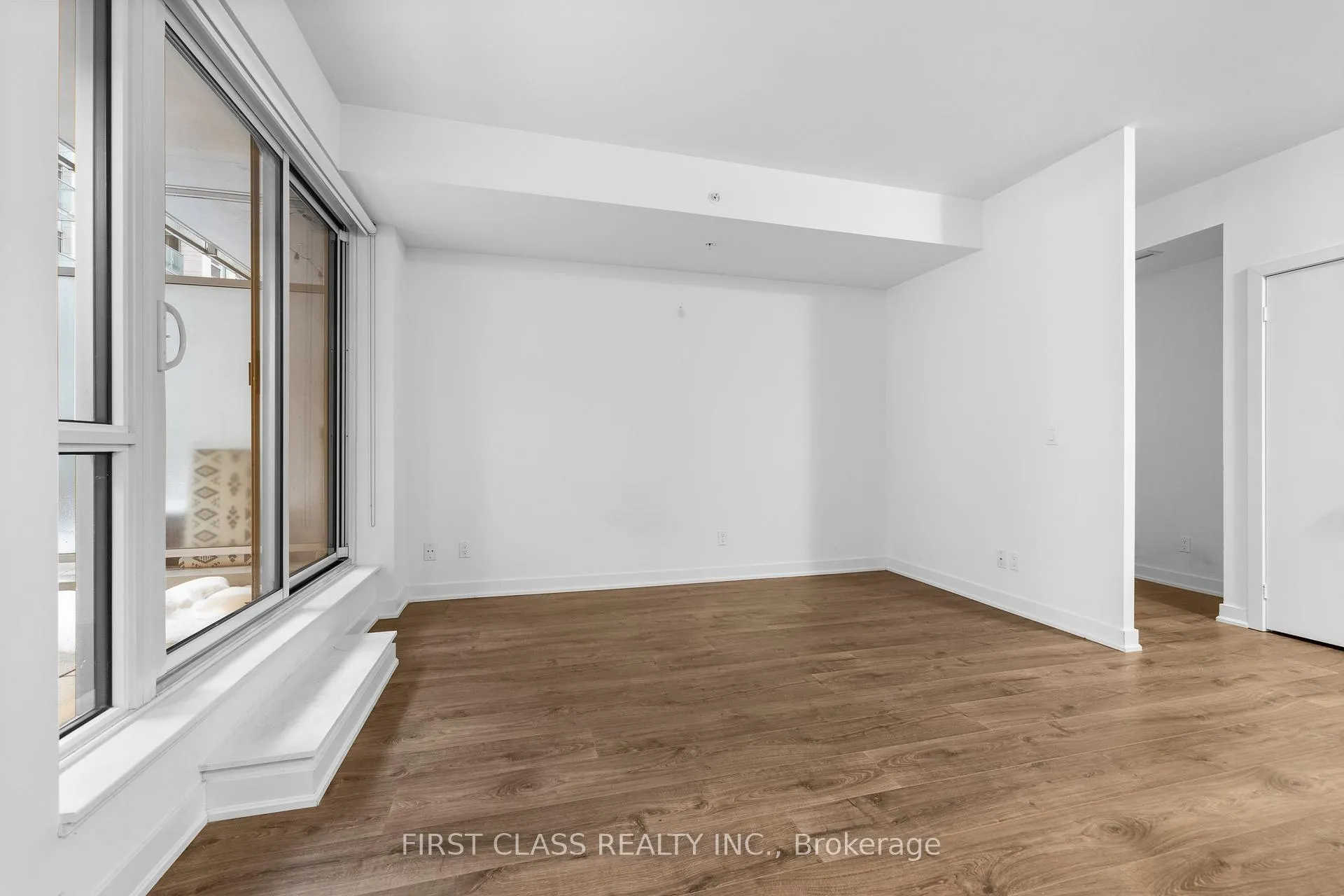 Photo 7 of Unit 304, 30 Nelson Street, Toronto, Waterfront Communities — HOMEH