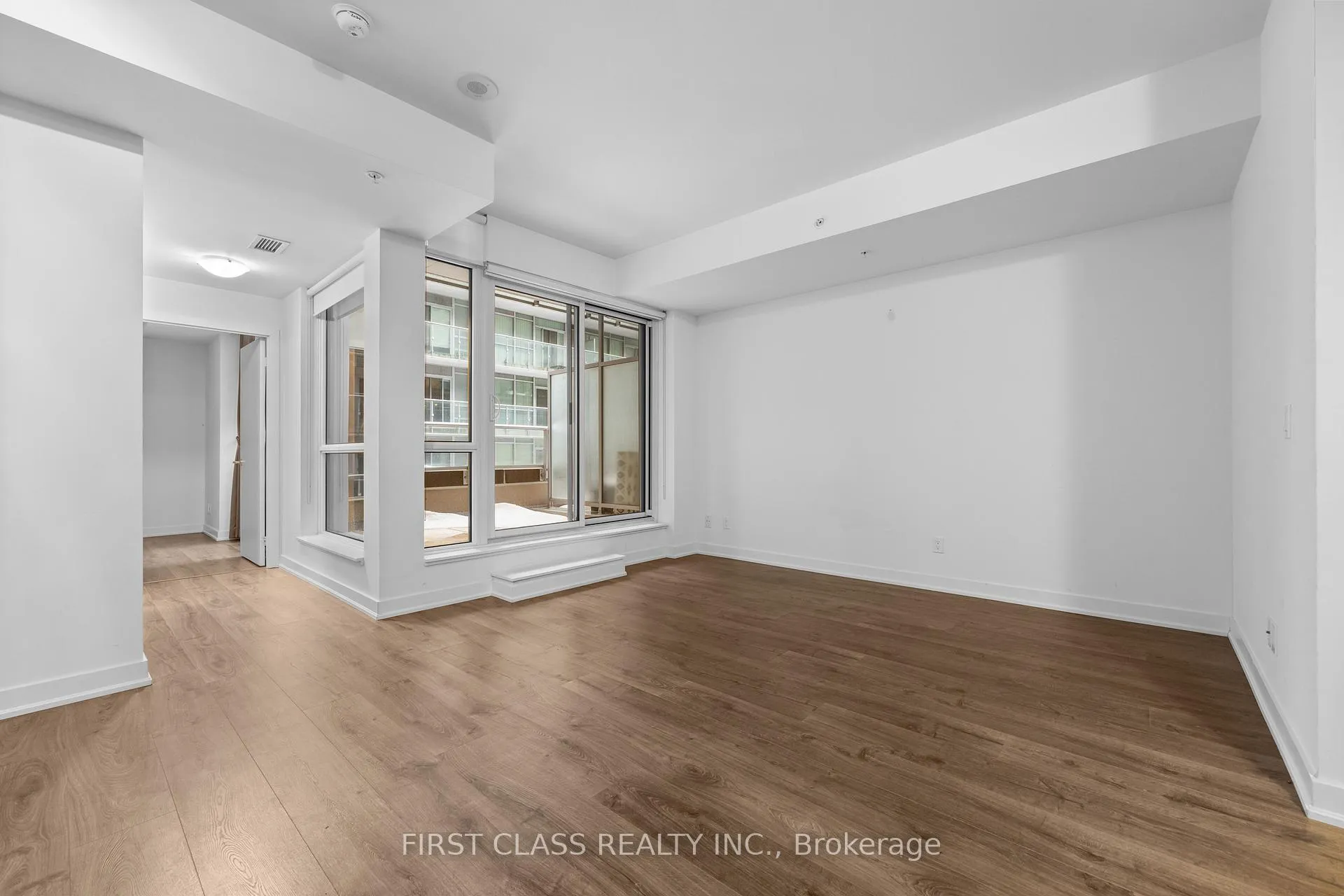 Photo 8 of Unit 304, 30 Nelson Street, Toronto, Waterfront Communities — HOMEH