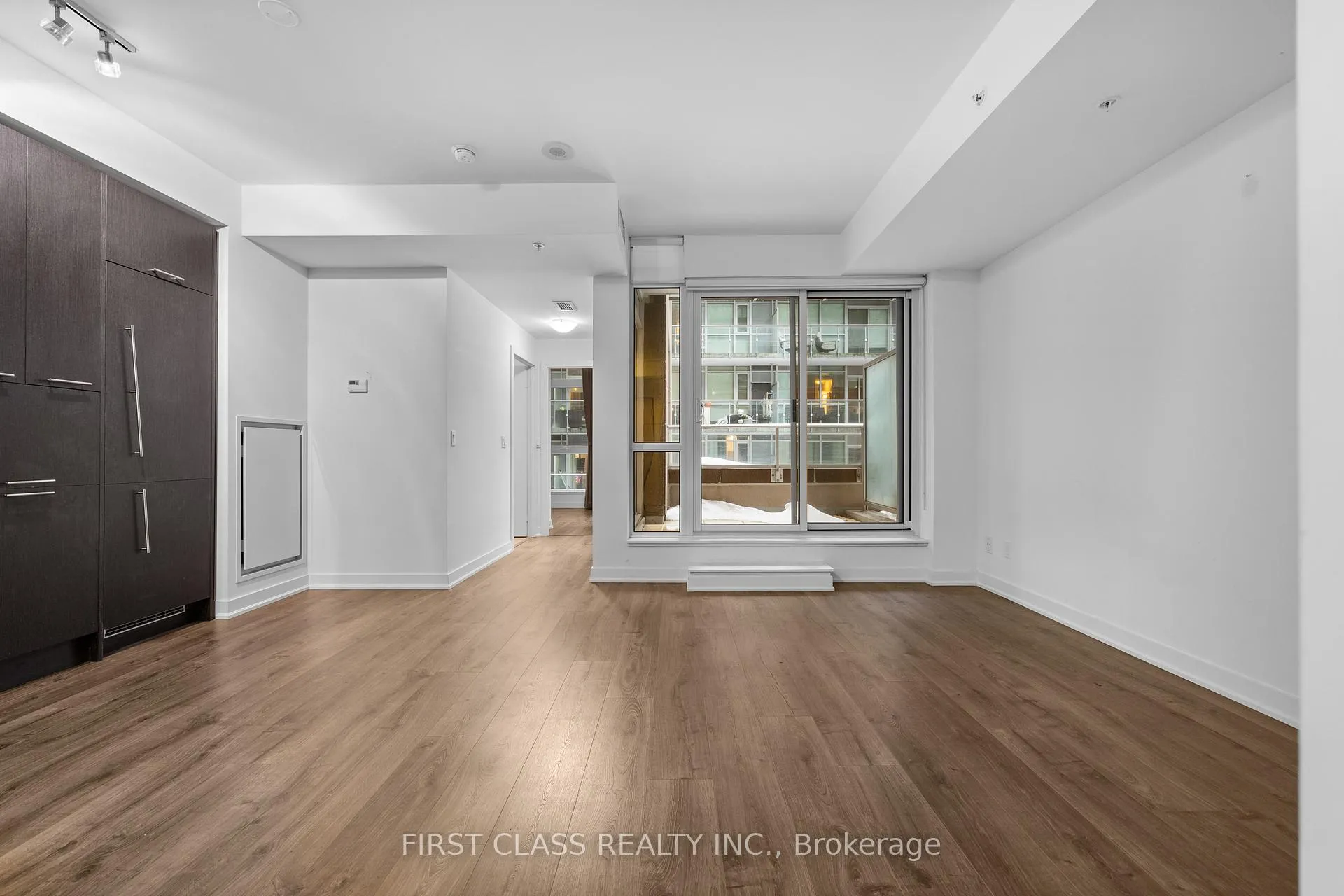 Photo 9 of Unit 304, 30 Nelson Street, Toronto, Waterfront Communities — HOMEH