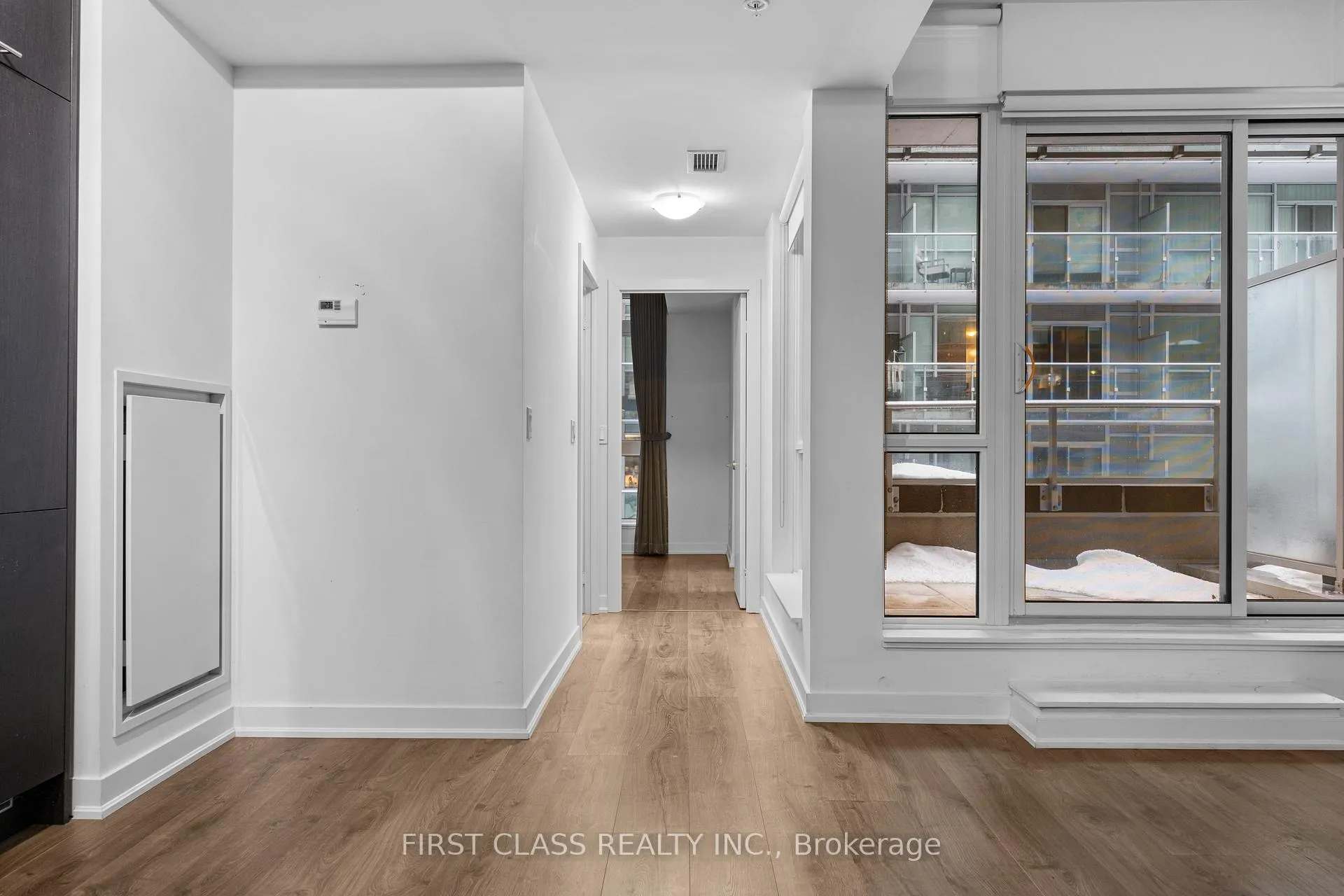 Photo 11 of Unit 304, 30 Nelson Street, Toronto, Waterfront Communities — HOMEH