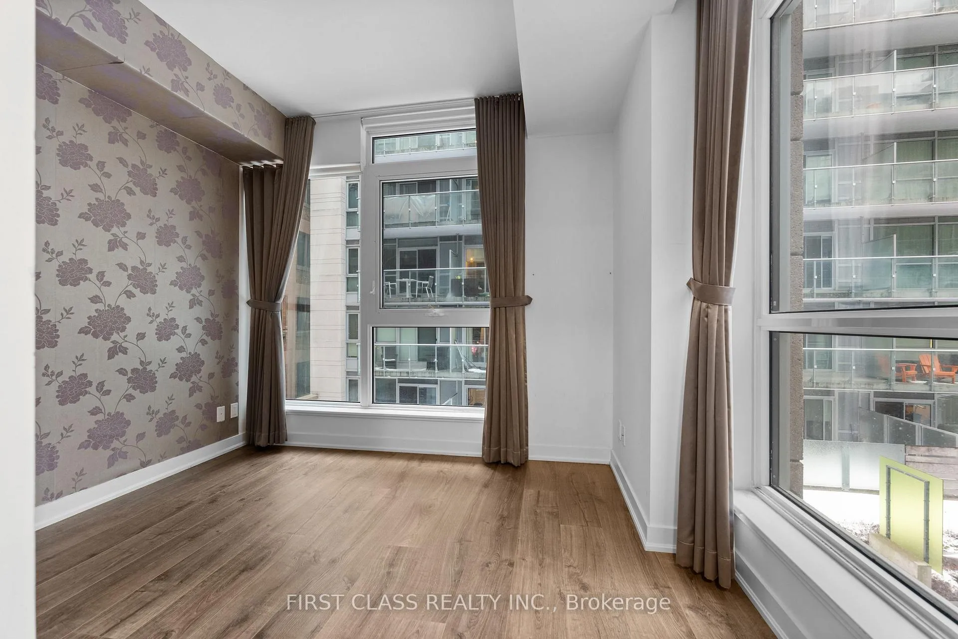 Photo 12 of Unit 304, 30 Nelson Street, Toronto, Waterfront Communities — HOMEH