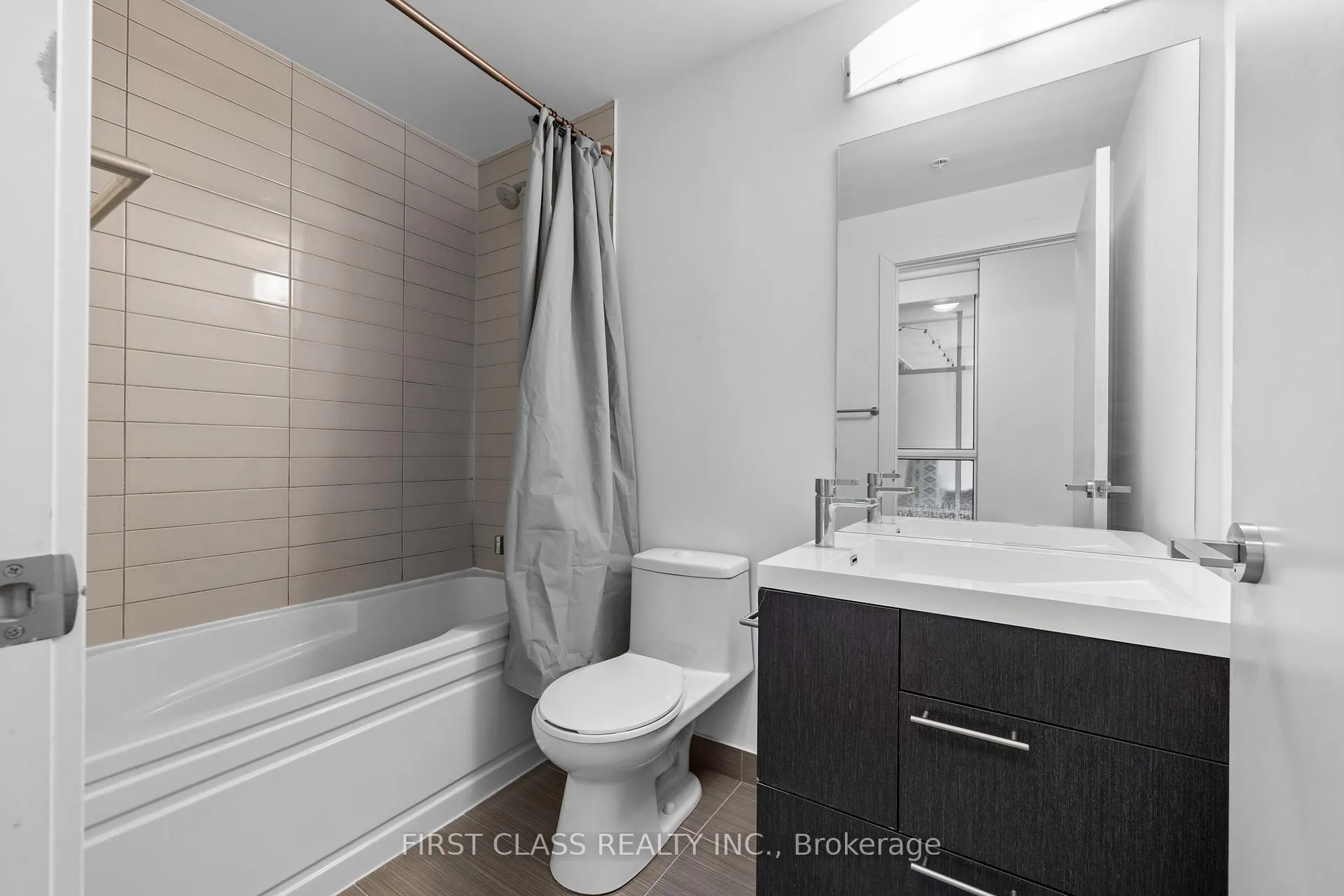 Photo 16 of Unit 304, 30 Nelson Street, Toronto, Waterfront Communities — HOMEH
