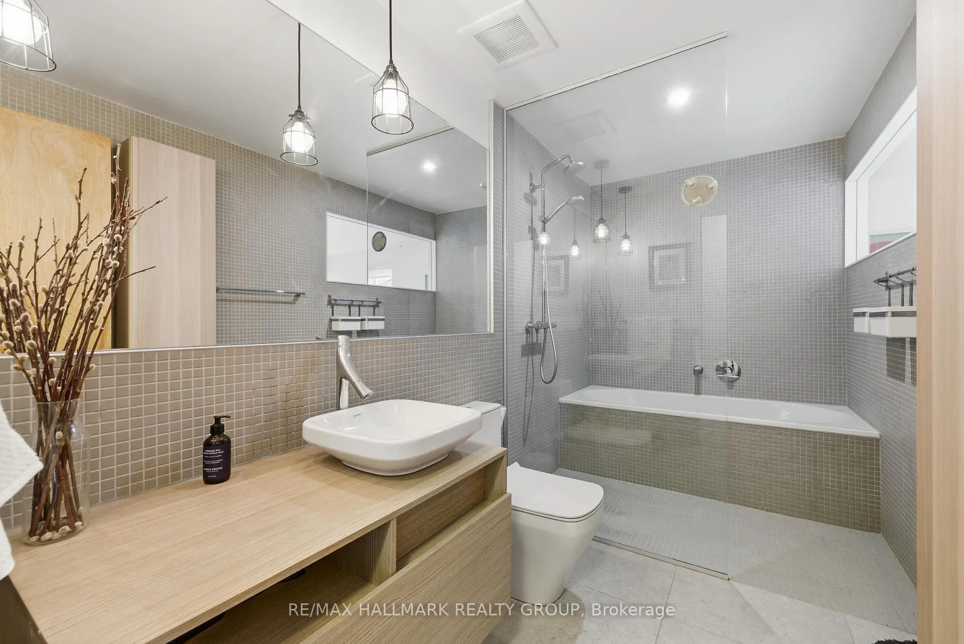 Photo 14 of Unit A, 23 Helena Street, Ottawa, Ottawa West — HOMEH