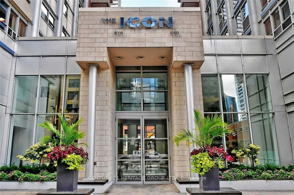 Front of Unit 926, 250 Wellington Street
