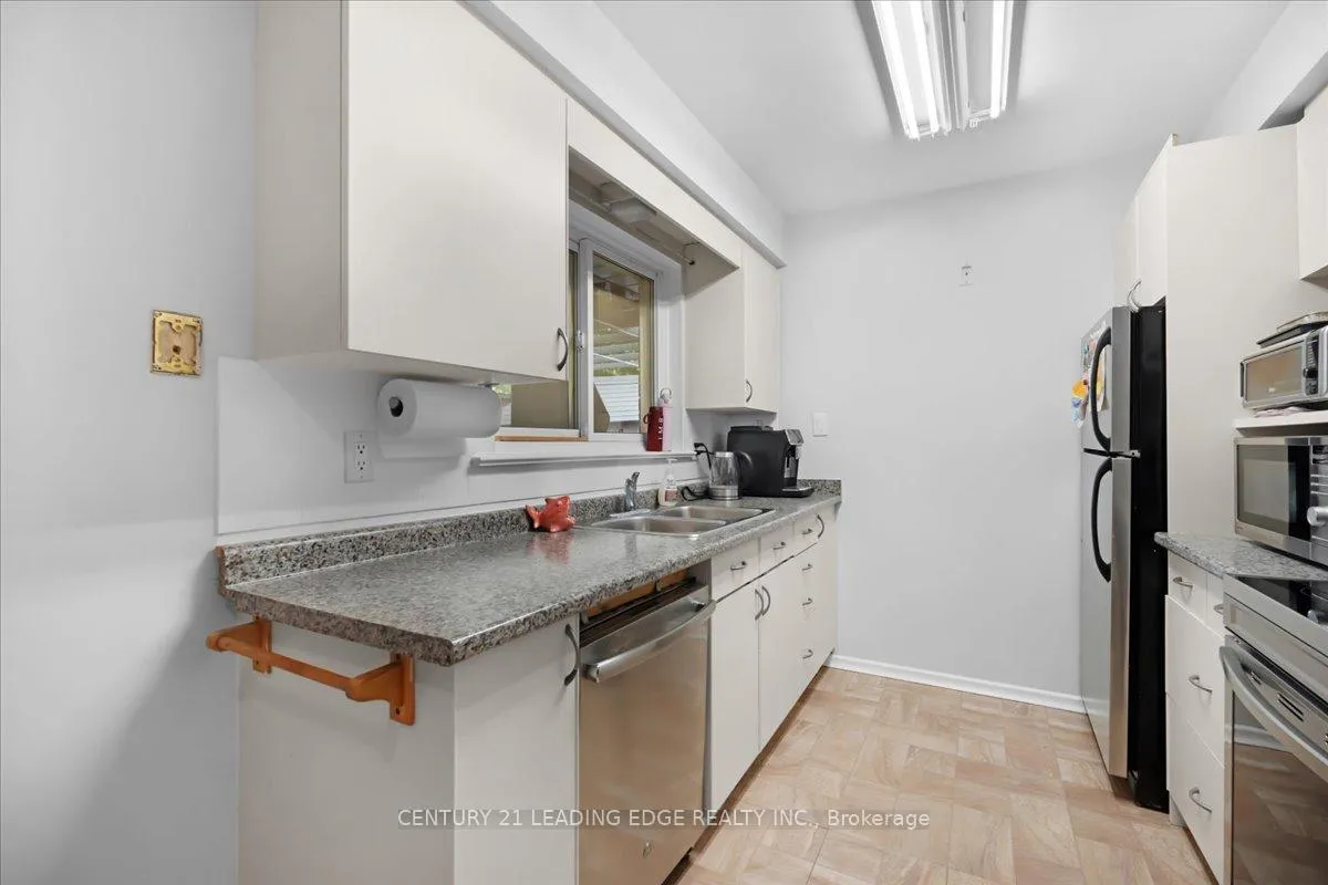 Photo 9 of 201 Mcmurchy Avenue S, Brampton, Brampton South — HOMEH