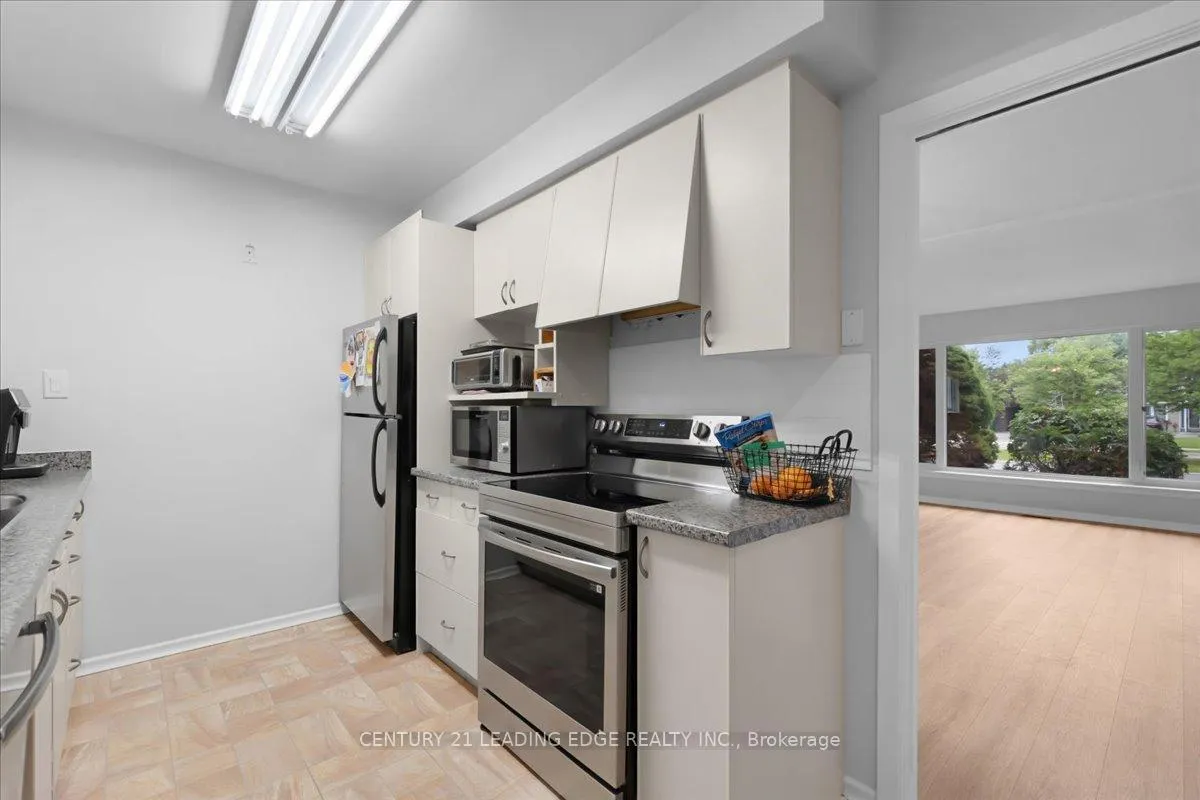 Photo 10 of 201 Mcmurchy Avenue S, Brampton, Brampton South — HOMEH
