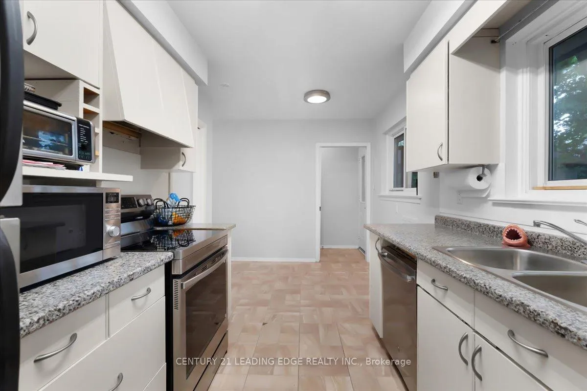 Photo 11 of 201 Mcmurchy Avenue S, Brampton, Brampton South — HOMEH