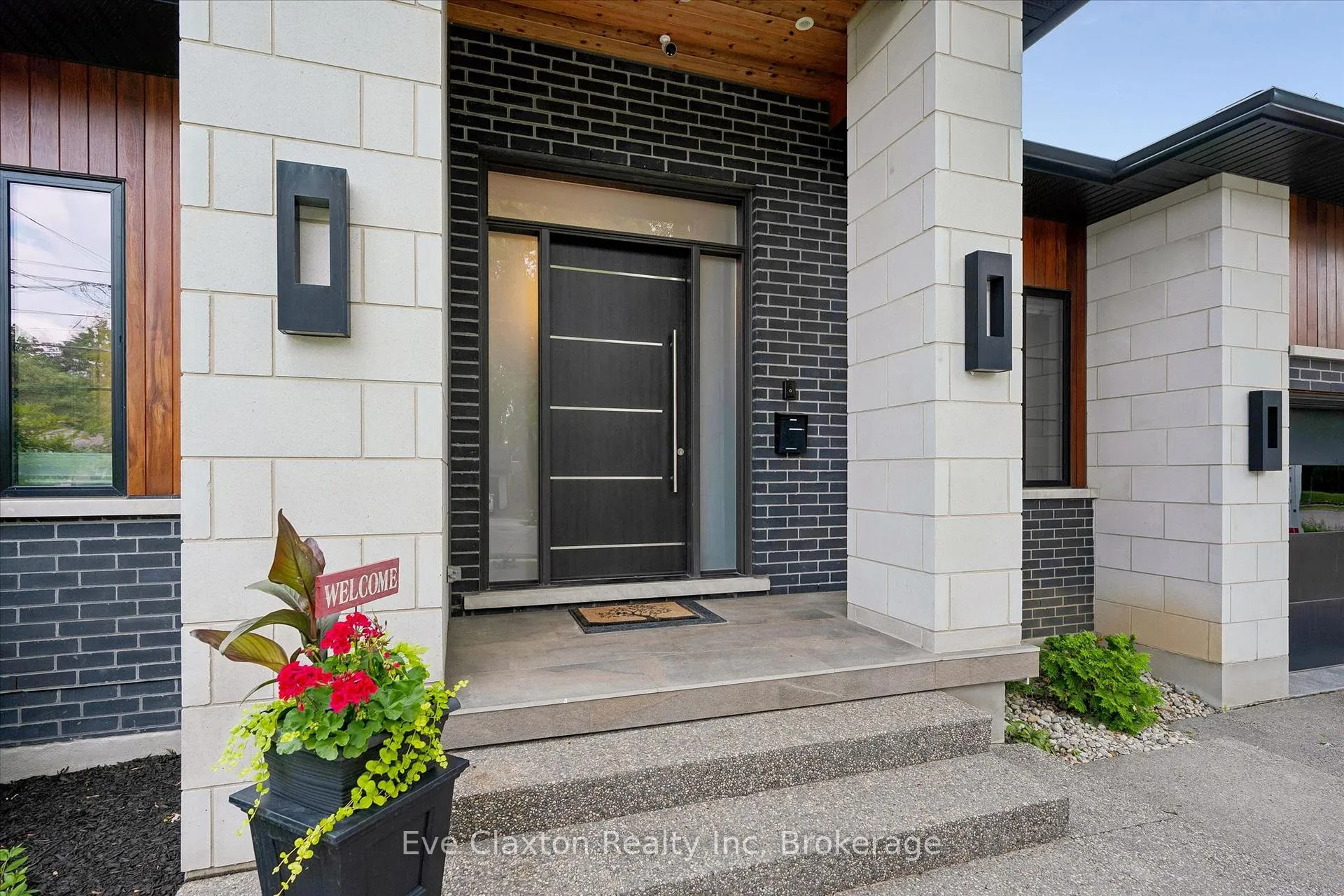Photo 3 of 54 Forest Street, Guelph, Dovercliffe Park/Old University — HOMEH