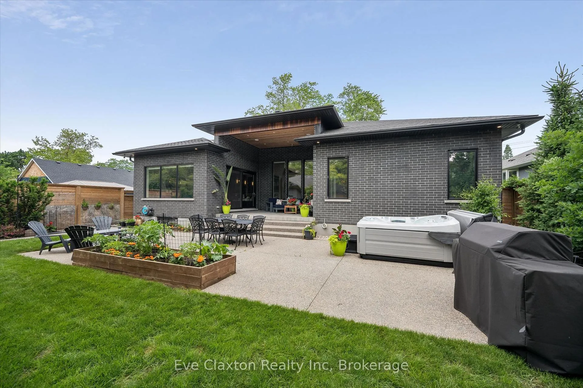 Photo 40 of 54 Forest Street, Guelph, Dovercliffe Park/Old University — HOMEH