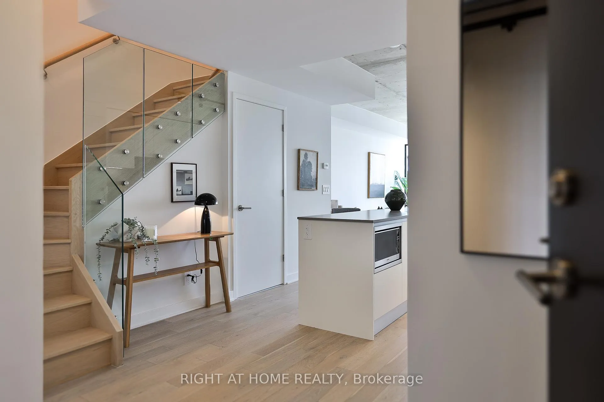 Front of Unit 604, 2720 Dundas Street W