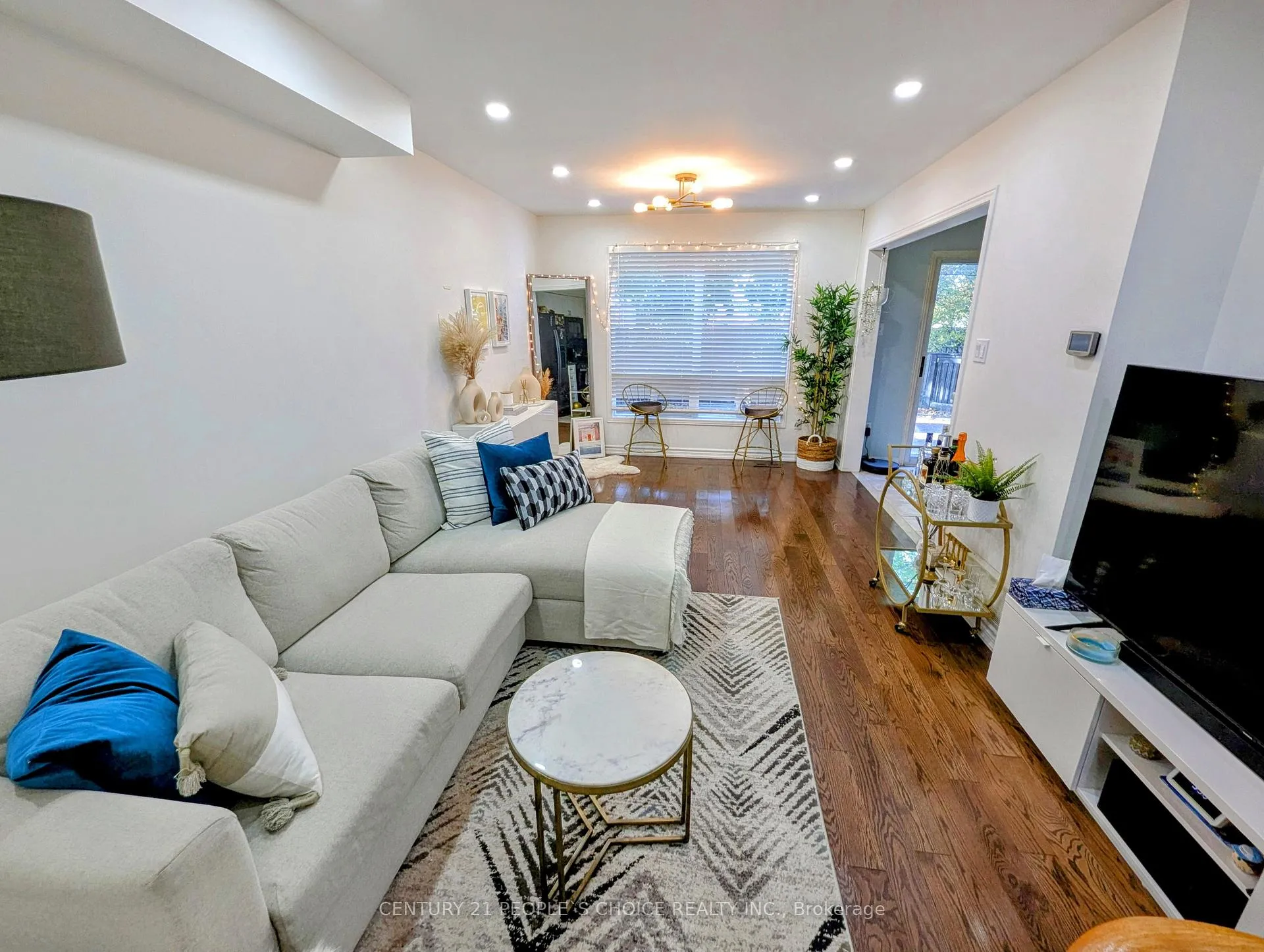 Photo 2 of 4486 Virtue Court, Burlington, Shoreacres — HOMEH