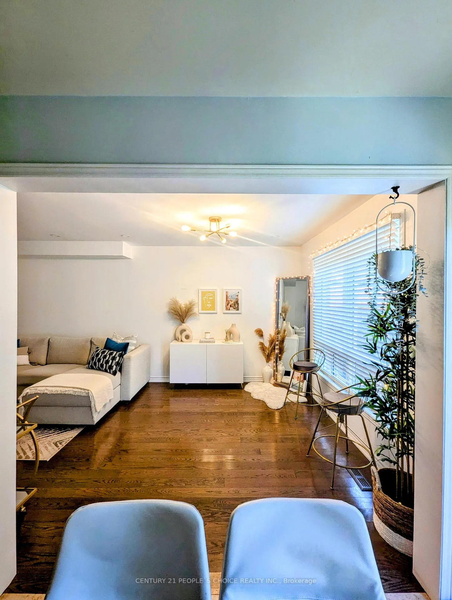 Photo 4 of 4486 Virtue Court, Burlington, Shoreacres — HOMEH
