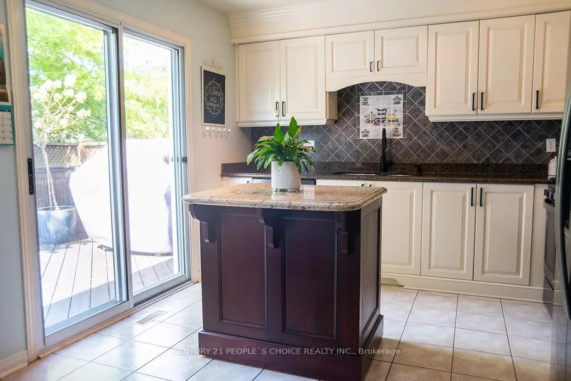 Photo 7 of 4486 Virtue Court, Burlington, Shoreacres — HOMEH