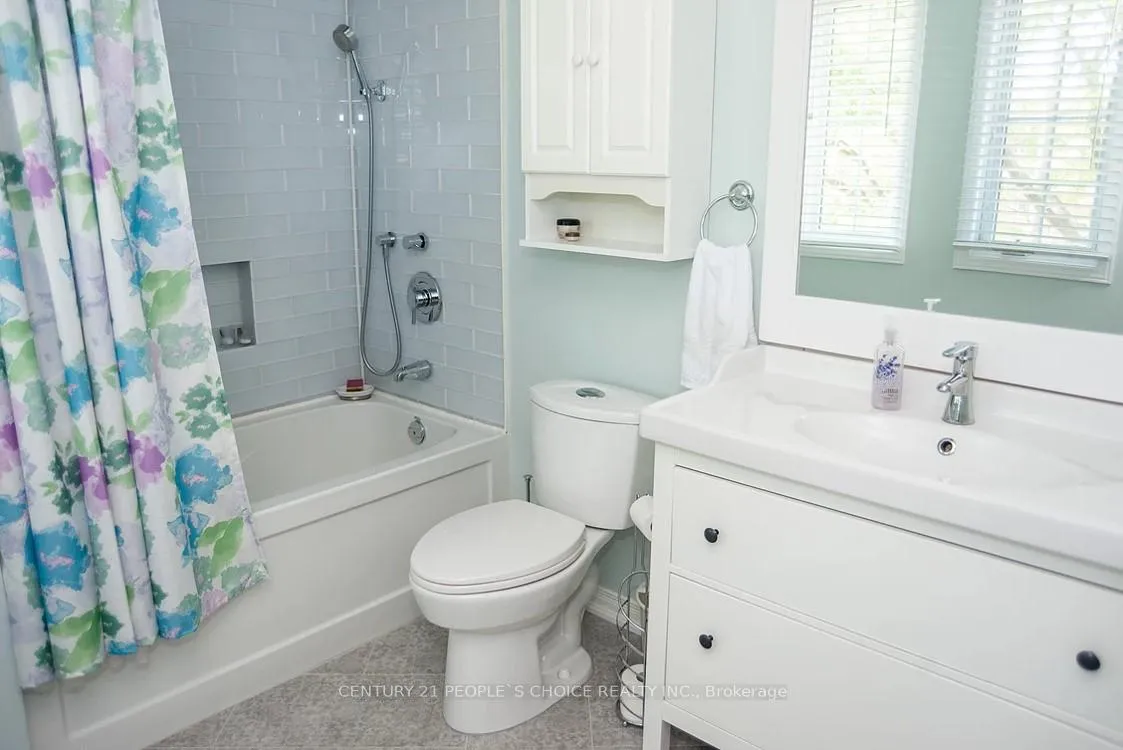 Photo 12 of 4486 Virtue Court, Burlington, Shoreacres — HOMEH