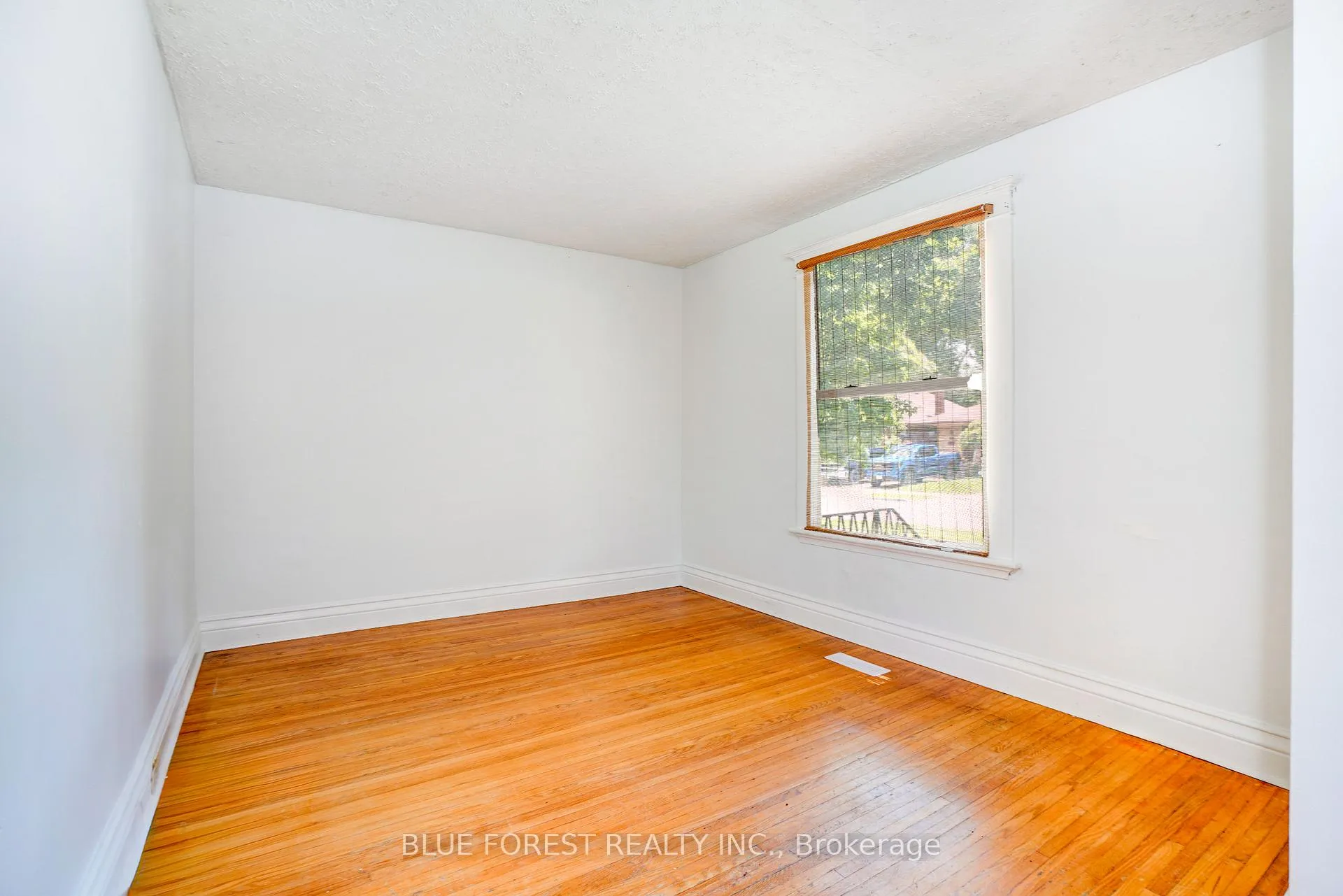 Photo 8 of 236 Bernard Avenue, London, East B — HOMEH