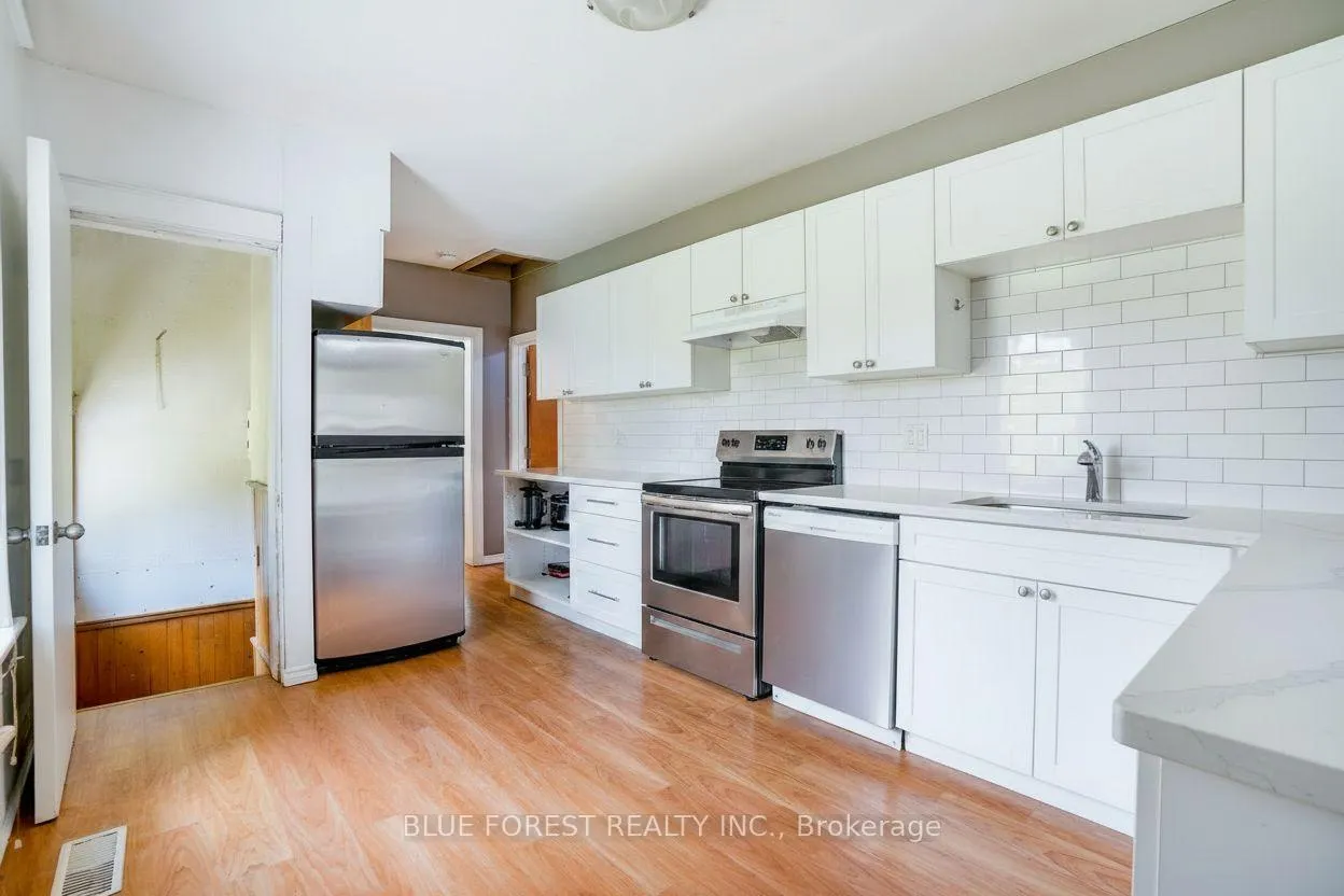 Photo 14 of 236 Bernard Avenue, London, East B — HOMEH