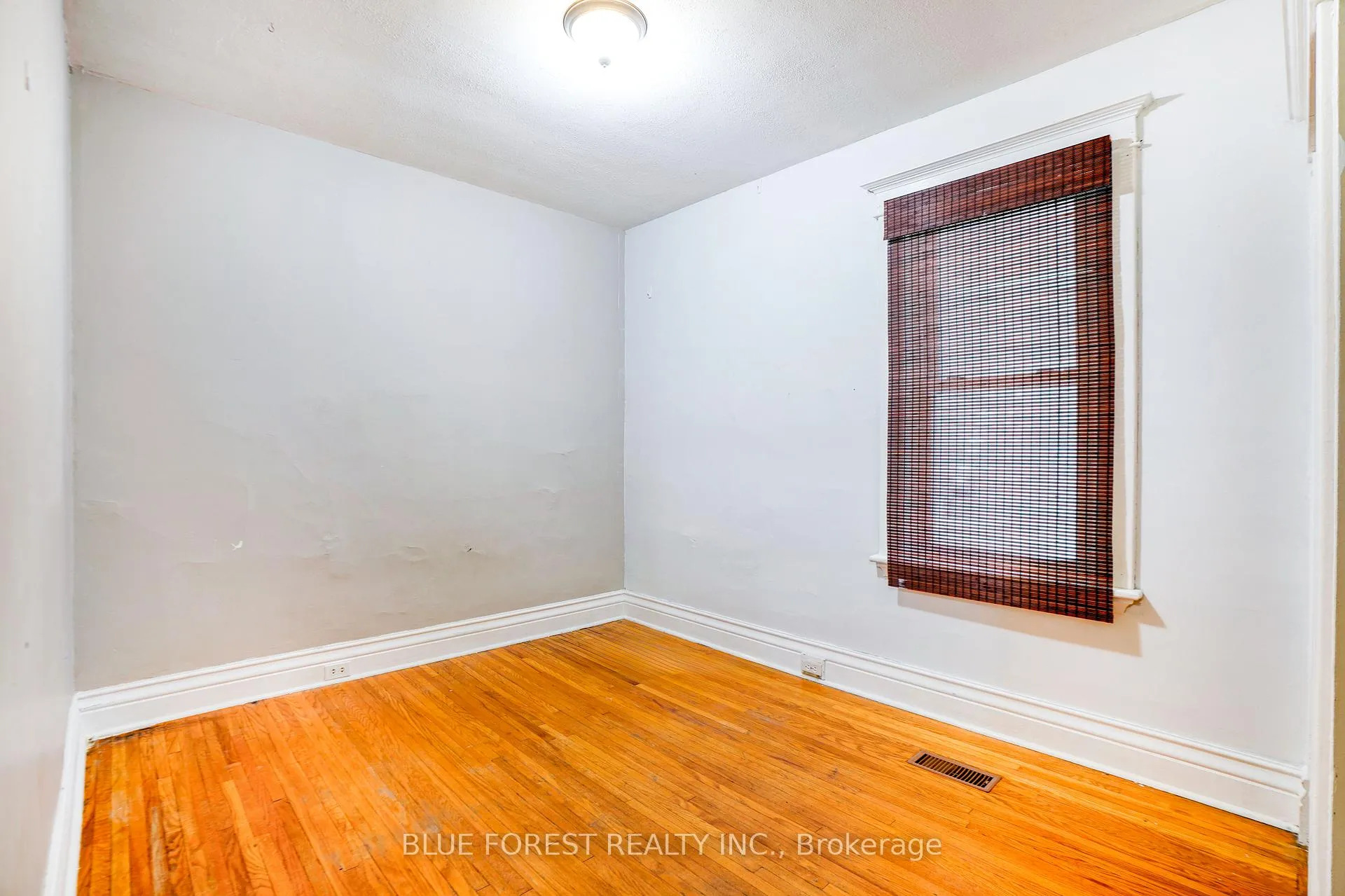 Photo 16 of 236 Bernard Avenue, London, East B — HOMEH
